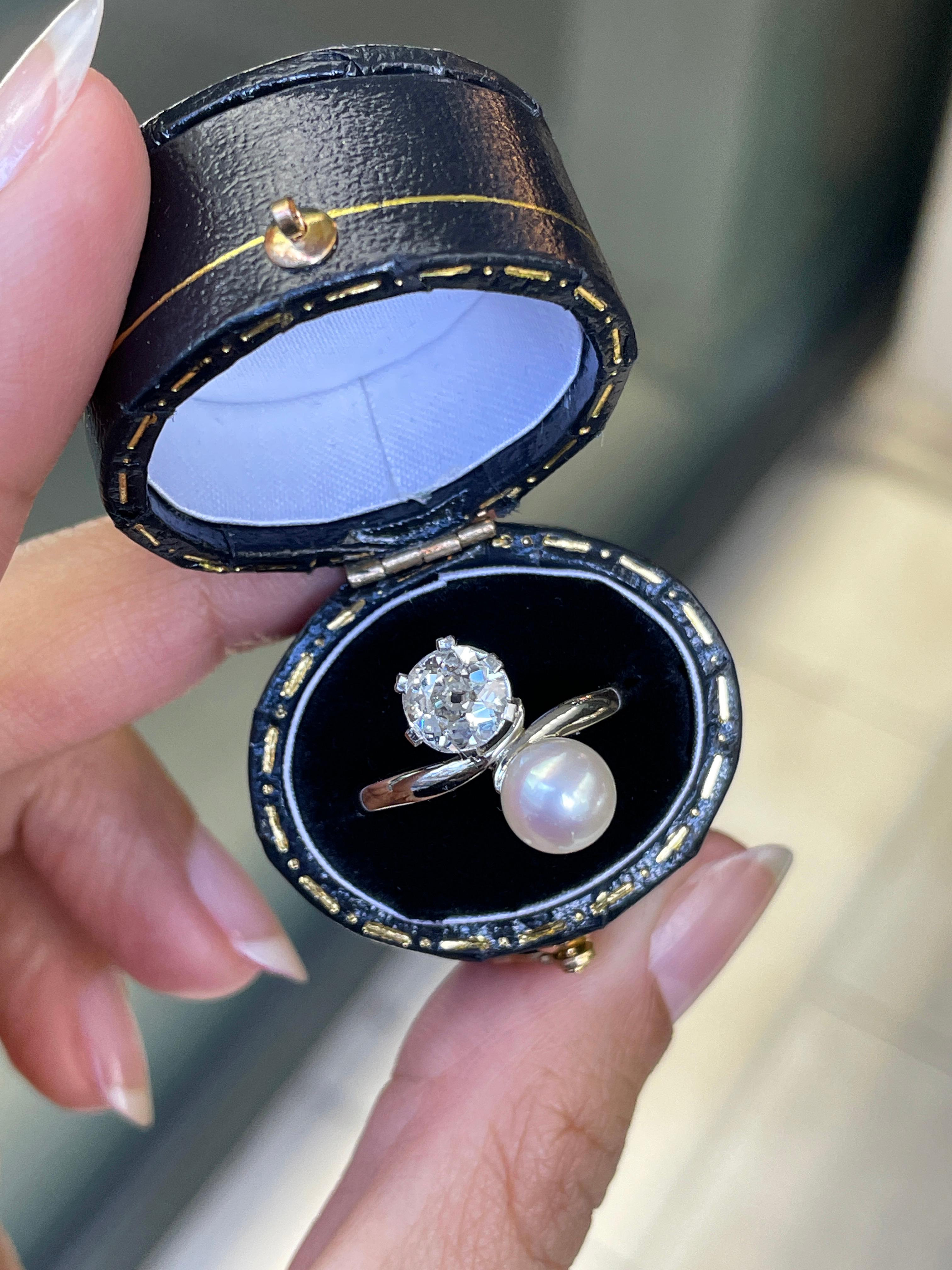 Antiker Verlobungsring aus 18 Karat Weigold mit Perle und Diamant Toi Et Moi (Edwardian) im Angebot