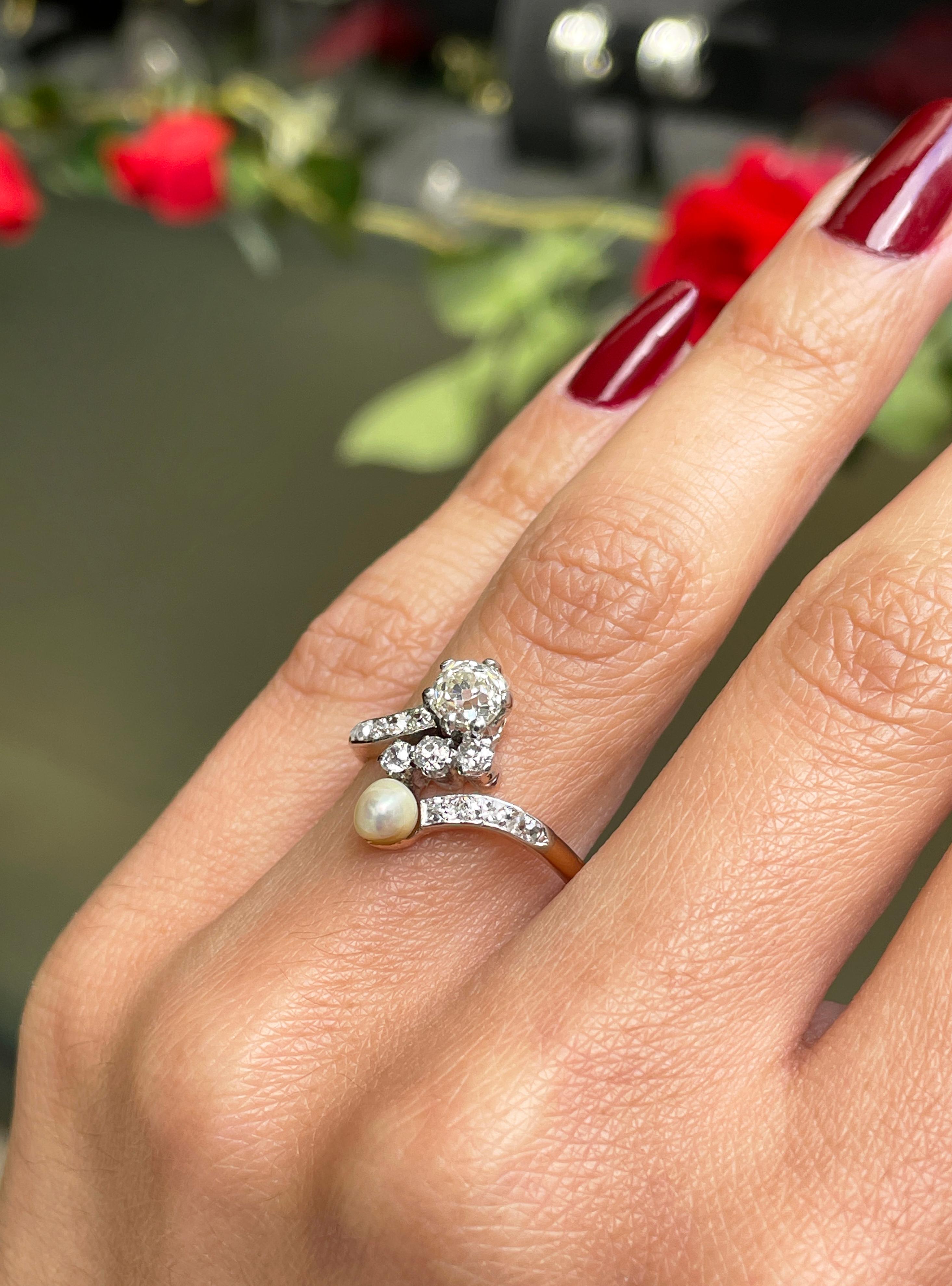 Pearl and Diamond Toi et Moi 18ct Gold and Platinum Engagement Ring, c.1910 In Good Condition For Sale In London, GB
