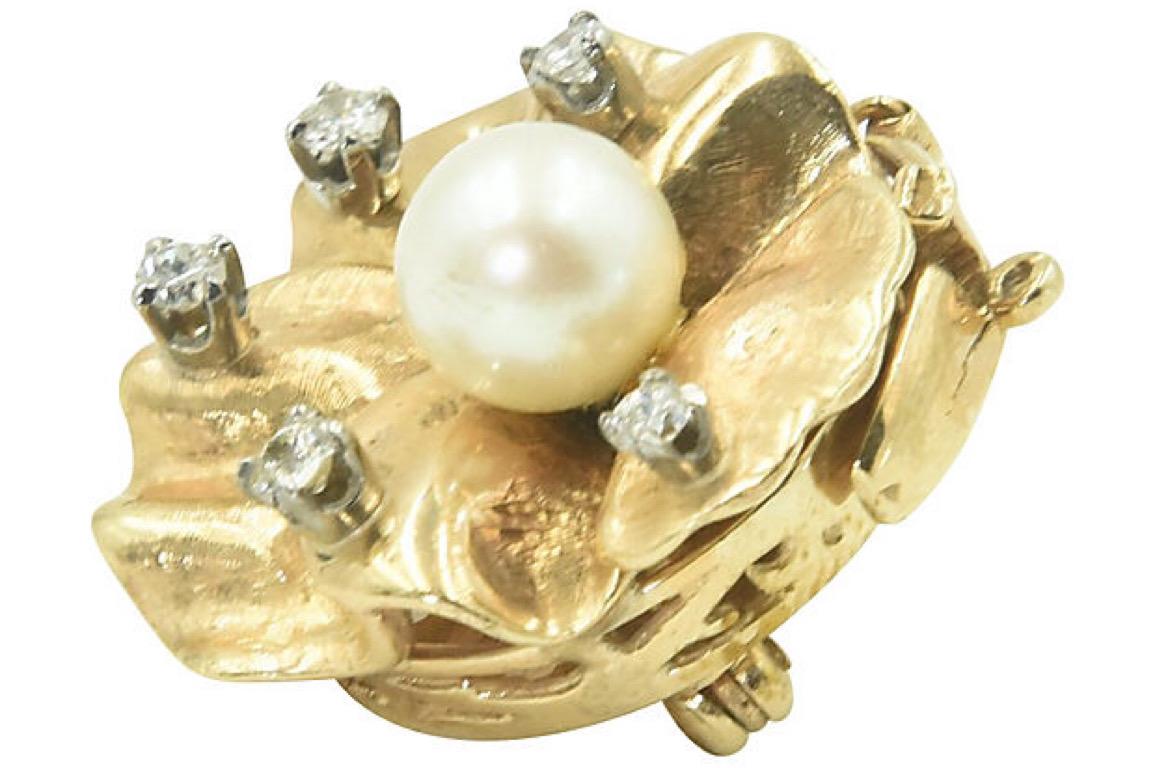 Pearl and Diamond Yellow Gold Flower Brooch Clasp In Good Condition In Miami Beach, FL