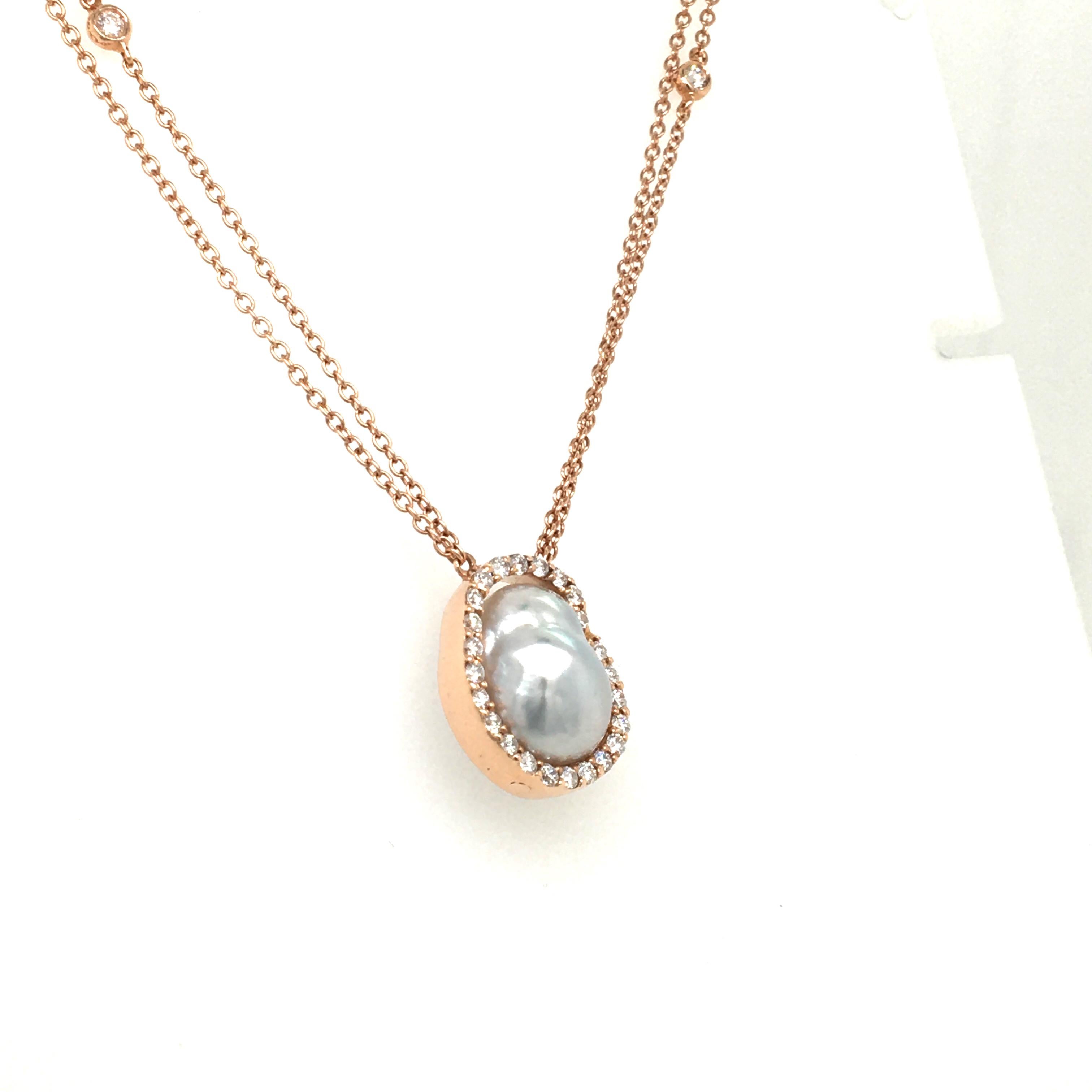 18 KT rose gold pendent set with diamonds 0.48 carats and one baroque pearl, round cut diamonds color G clarity VS
diamonds on the chain as well
made in Italy comes in a Box
