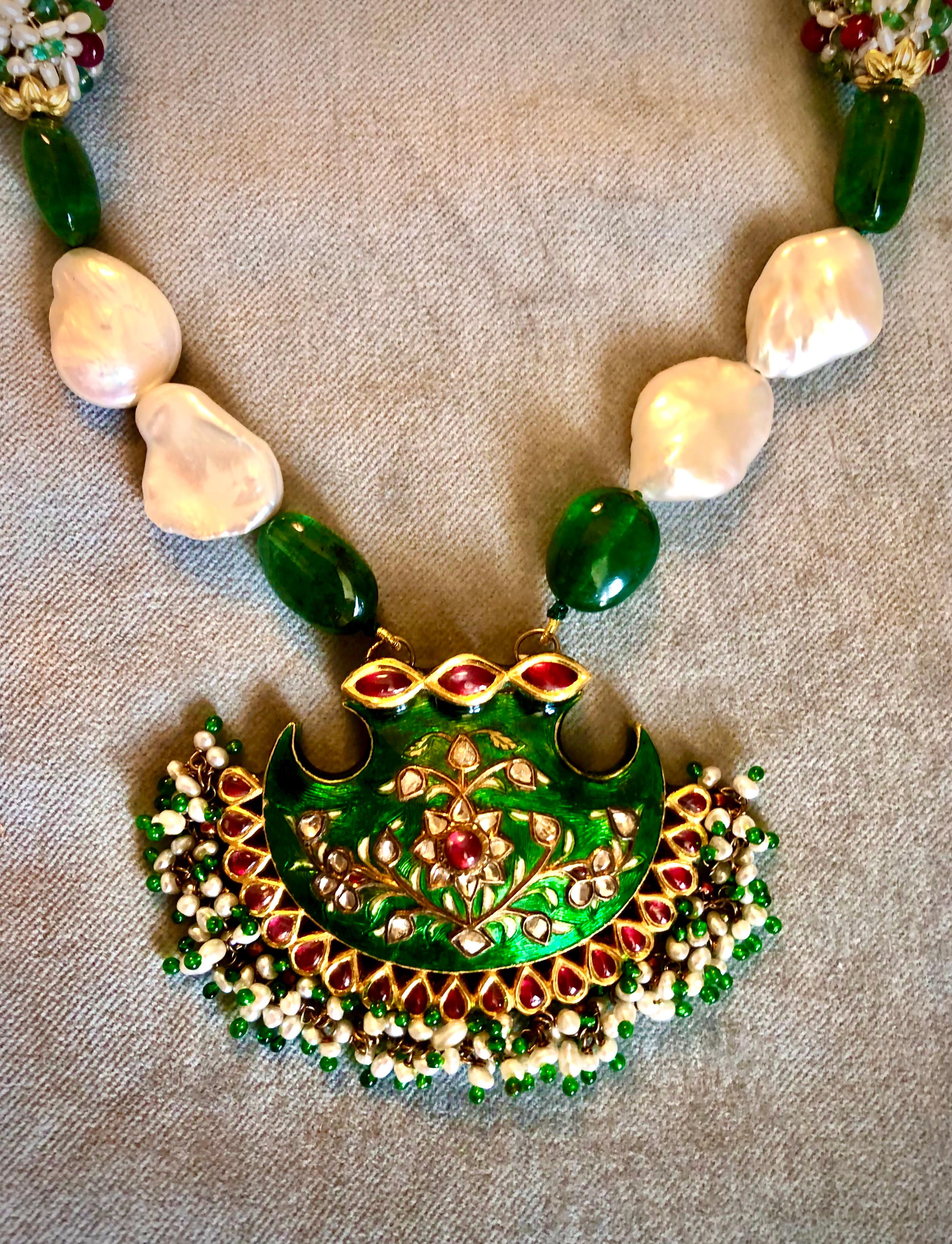 Emerald Cut Pearl and emerald necklace with Mughal polki pendant For Sale