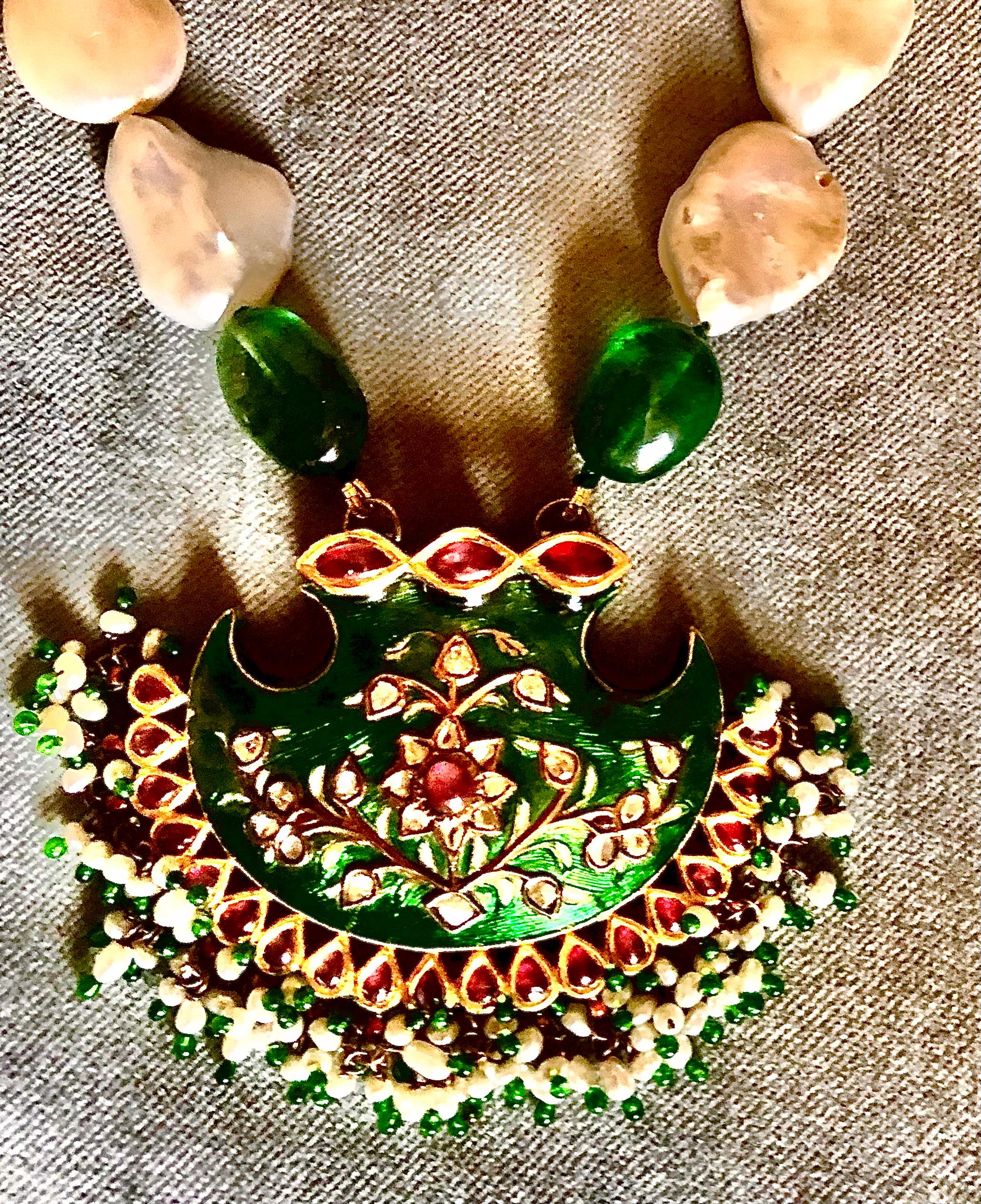 Pearl and emerald necklace with Mughal polki pendant In Excellent Condition For Sale In New Orleans, LA