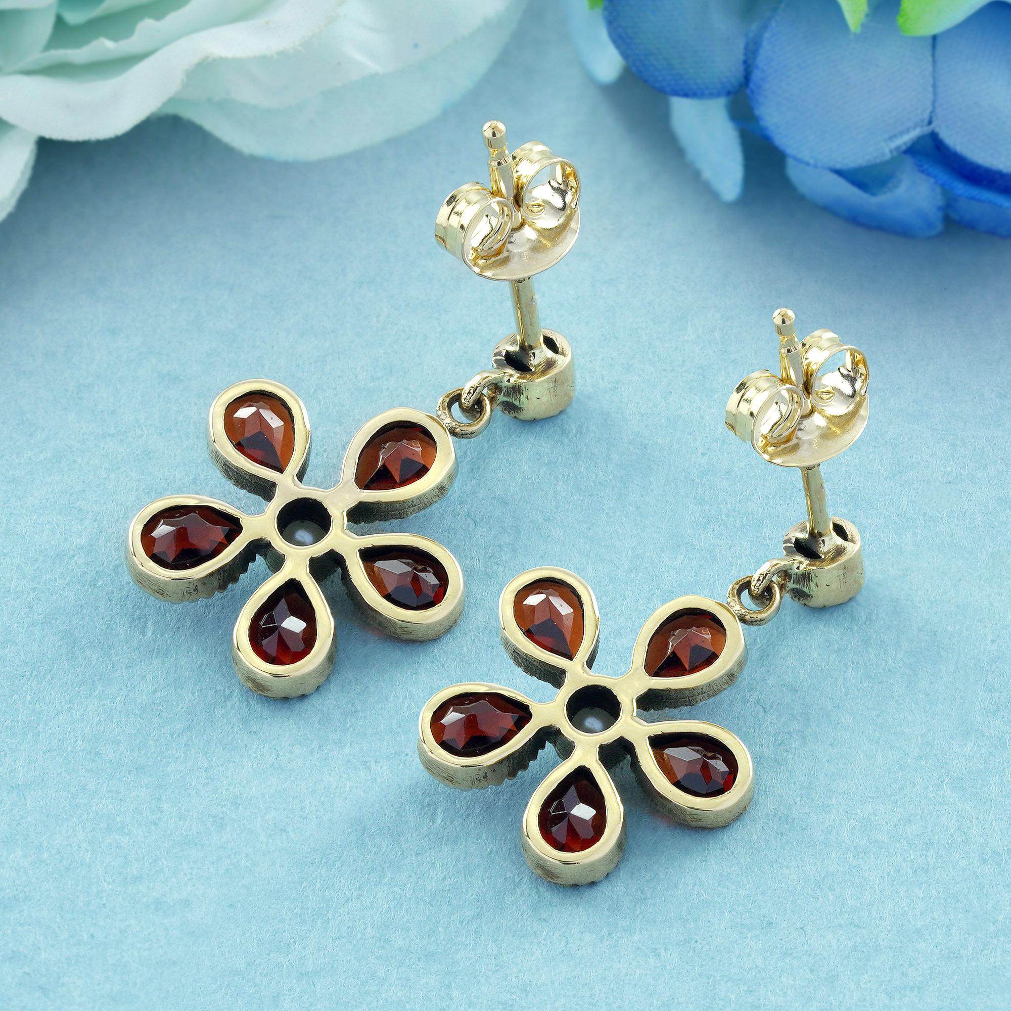 Perle und Granat Vintage Style Floral Ohrringe in massivem 9K Gold (Rundschliff) im Angebot