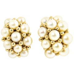 Chanel style perles de culture en or jaune épais  Boucles d'oreilles en forme de grappe