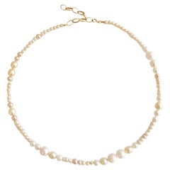 Collar de perlas y oro de Allison Bryan