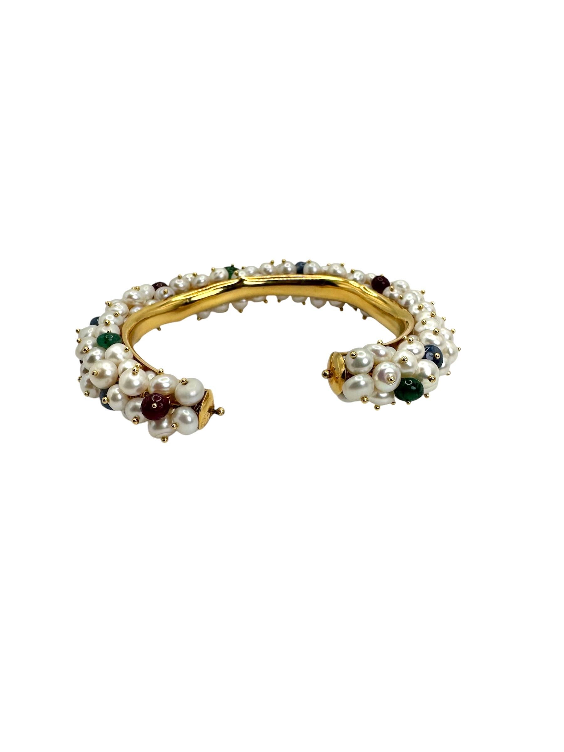 Armband aus Gold mit Perlen und mehrfarbigen Edelsteinen Damen im Angebot