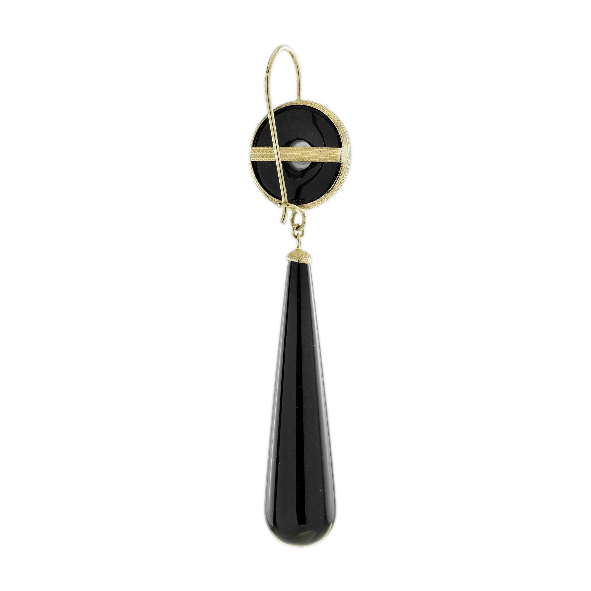 Pearl and Onyx Art Deco Style Drop Earrings in 9K Yellow Gold In New Condition In Bangkok, TH