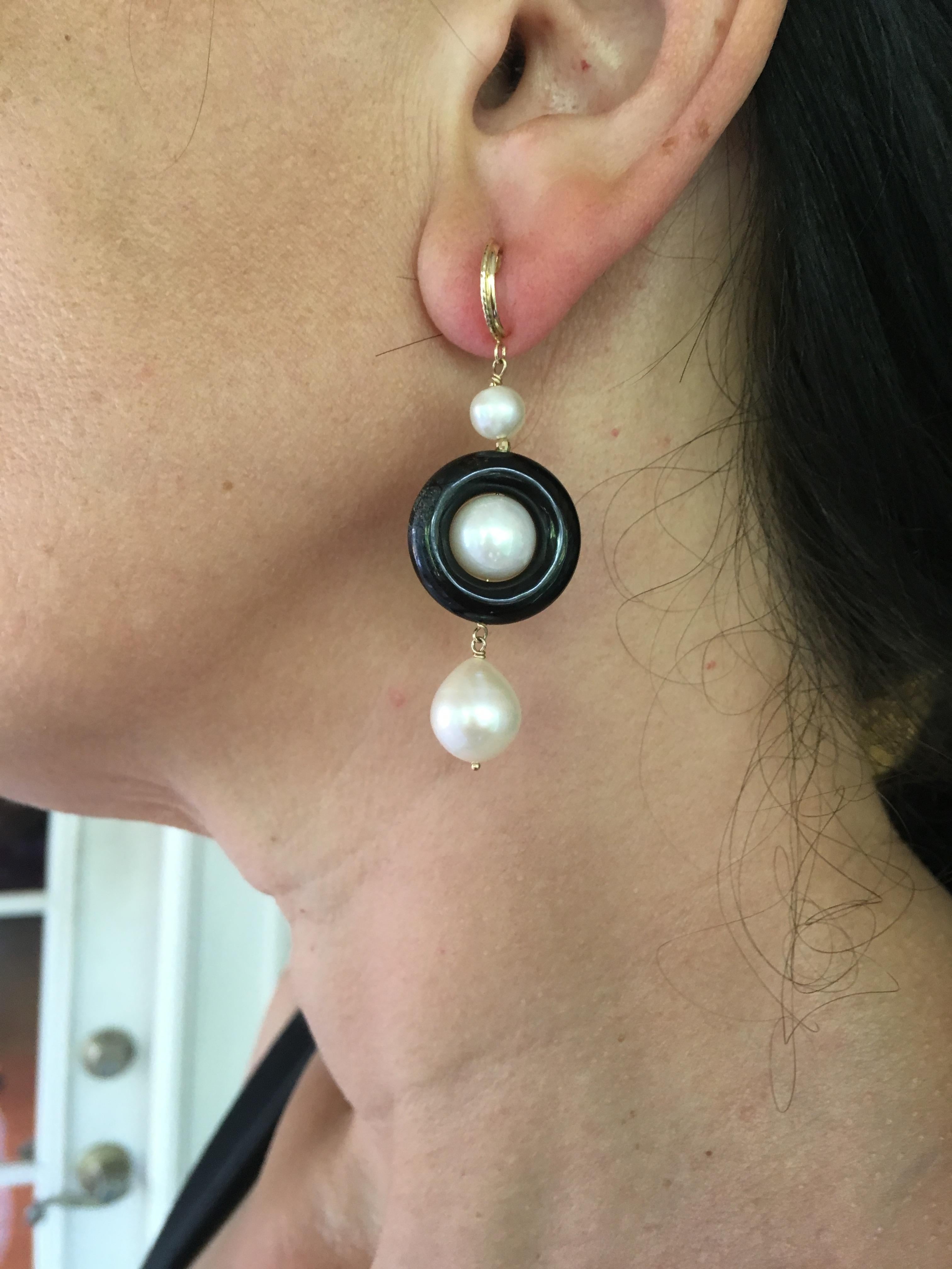 Marina J Pearl and Onyx Earrings with 14 Karat Yellow Gold Stud In New Condition In Los Angeles, CA