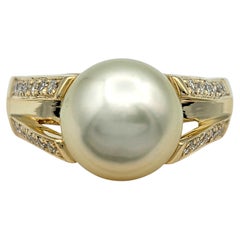 Cocktailring mit geteiltem Schaft aus 14 Karat Gelbgold mit Perlen und Pavé-Diamanten