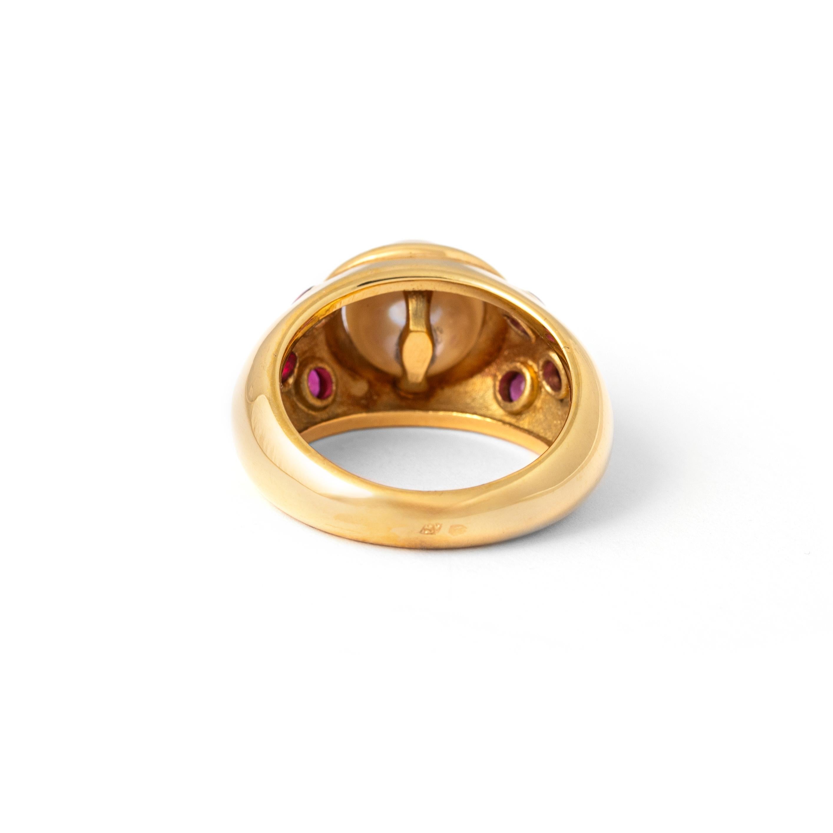 Pearl and Ruby Yellow Gold 18K Ring In Excellent Condition For Sale In Geneva, CH