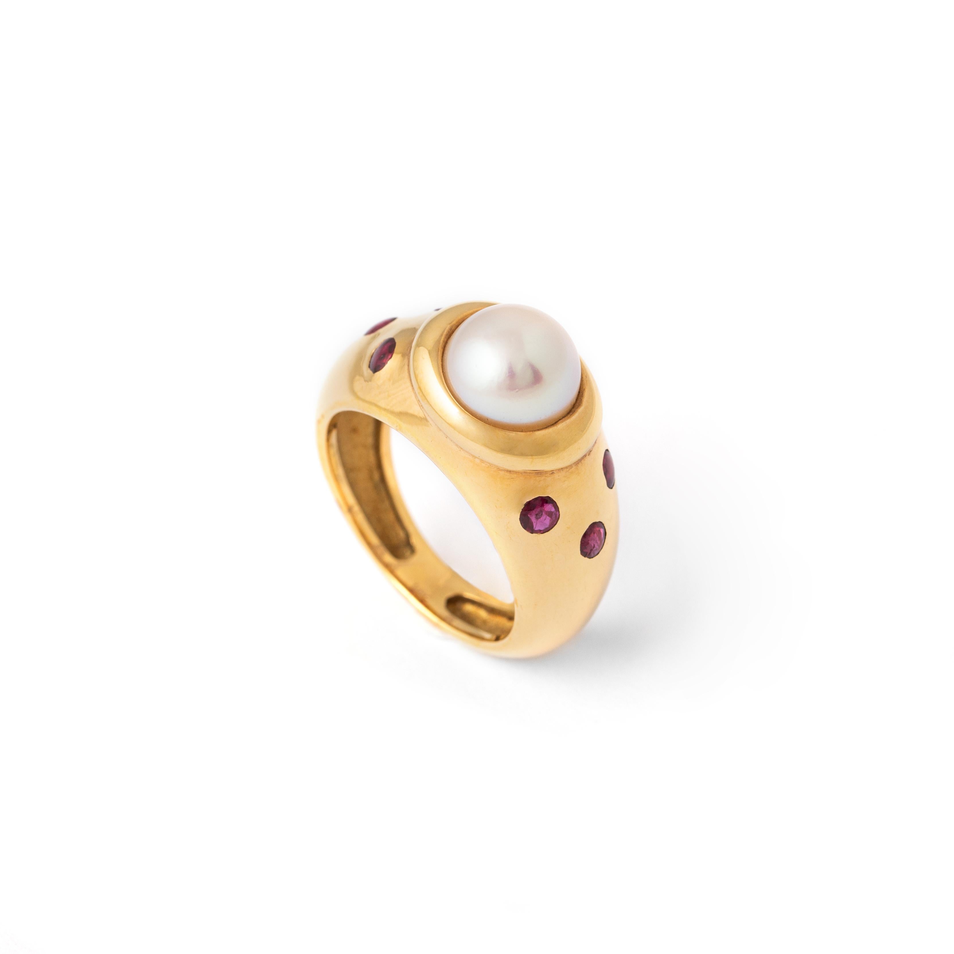 Women's or Men's Pearl and Ruby Yellow Gold 18K Ring For Sale