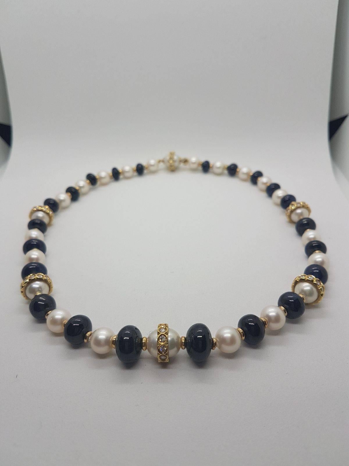 Pearl and Sapphire Necklace Set in Yellow Gold and Diamonds In Good Condition For Sale In Venice, IT