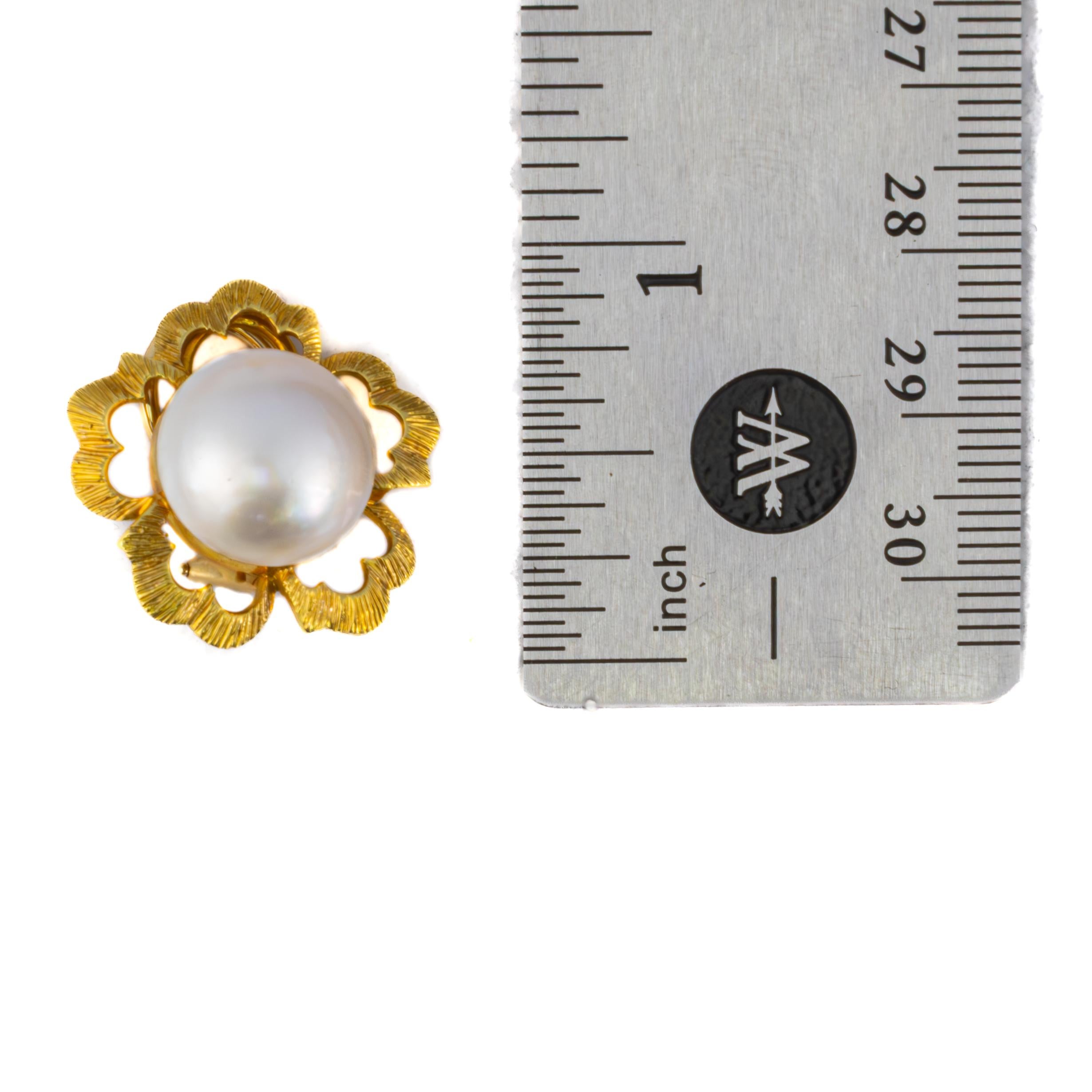 Orecchini con perle e fiori strutturati In condizioni ottime in vendita a New York, NY