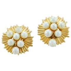 Vintage Pearl and Yellow Gold Round Wavy Earrings