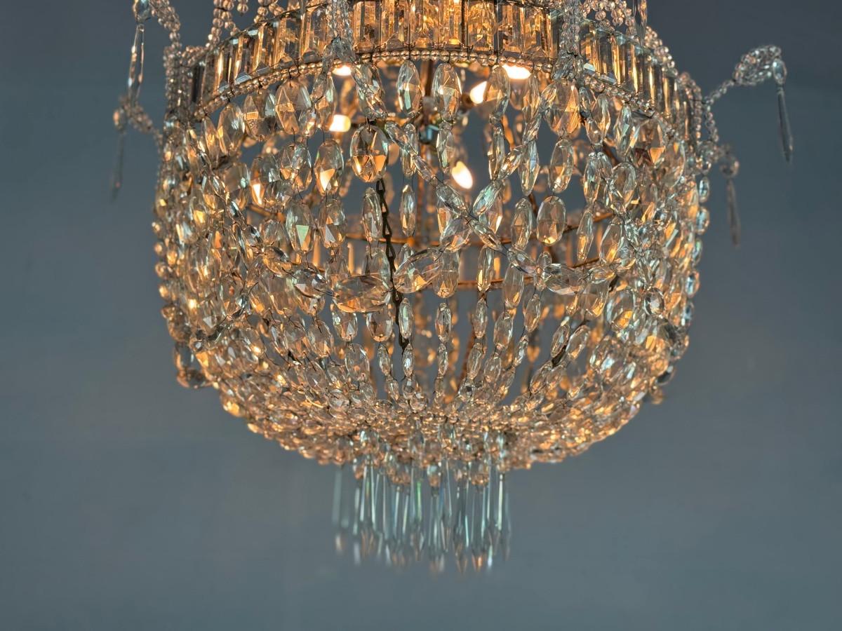Perlentasche, Kronleuchter mit Reihen von geschliffenen Kristallperlen, um 1900 (Italienisch) im Angebot