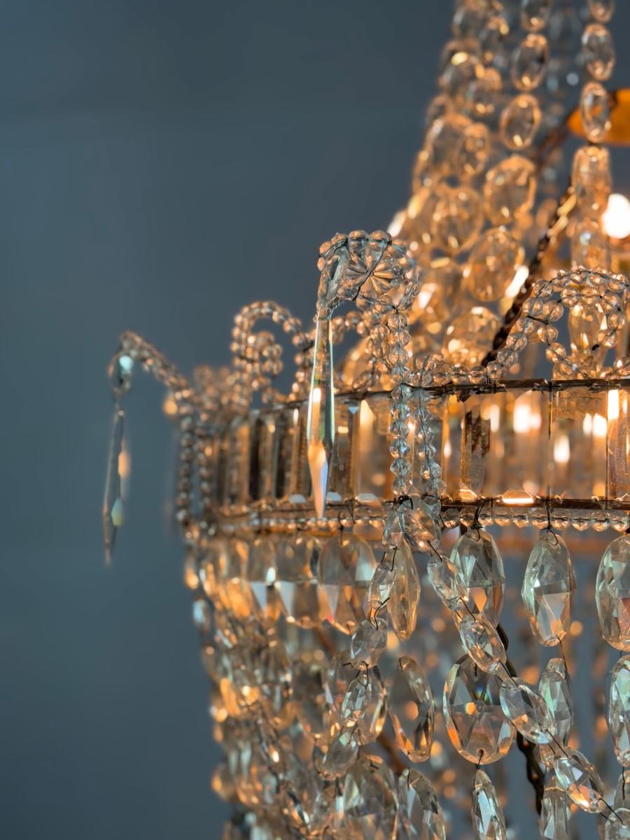 Perlentasche, Kronleuchter mit Reihen von geschliffenen Kristallperlen, um 1900 im Angebot 1