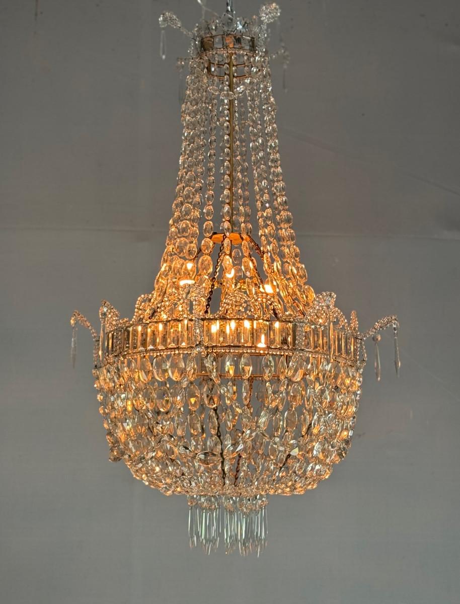 Borsa di perle, lampadario decorato con file di perle di cristallo tagliate, circa 1900