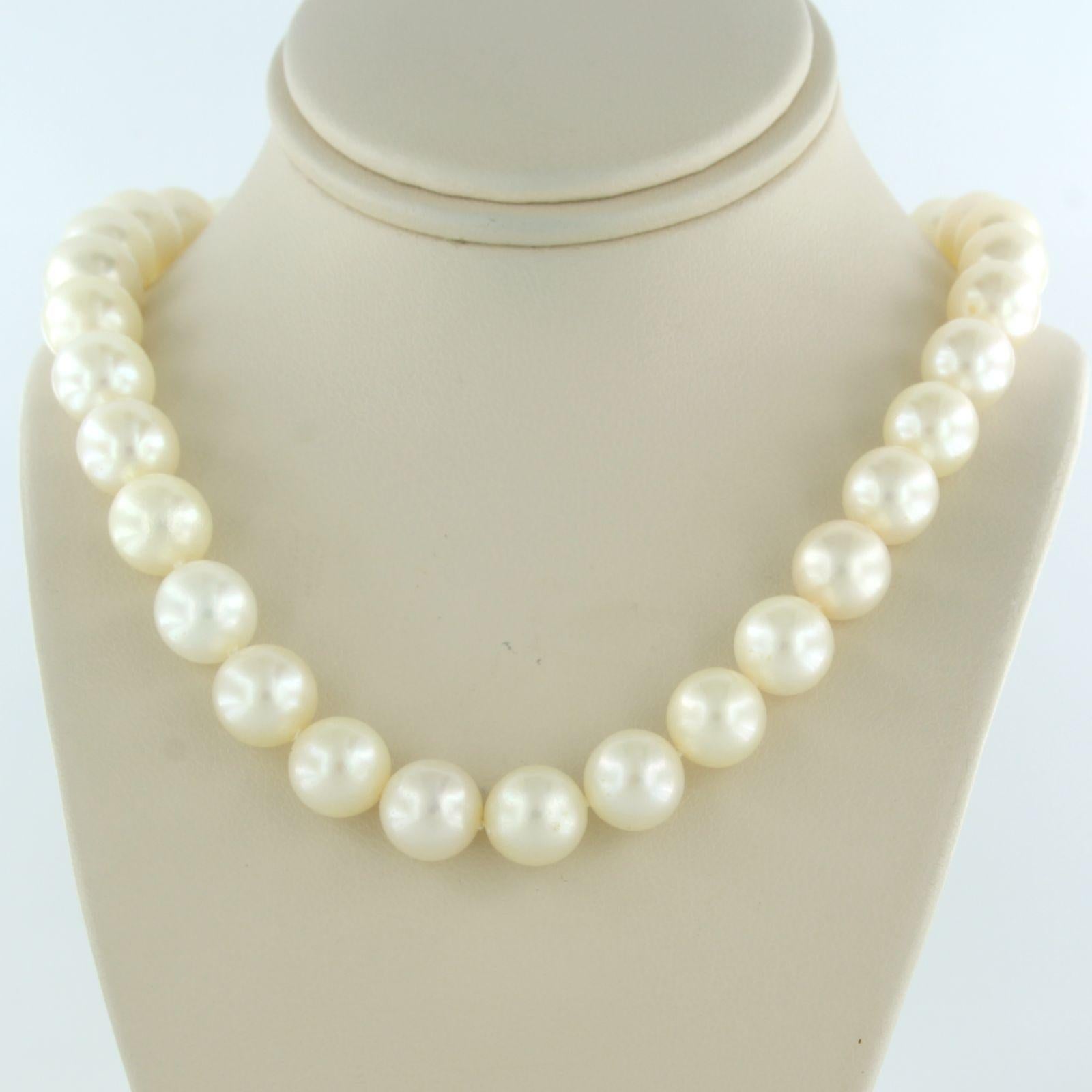 Perlenhalskette mit 18k Goldklammern Brillantschliff Diamant bis zu 2,20ct (Moderne) im Angebot