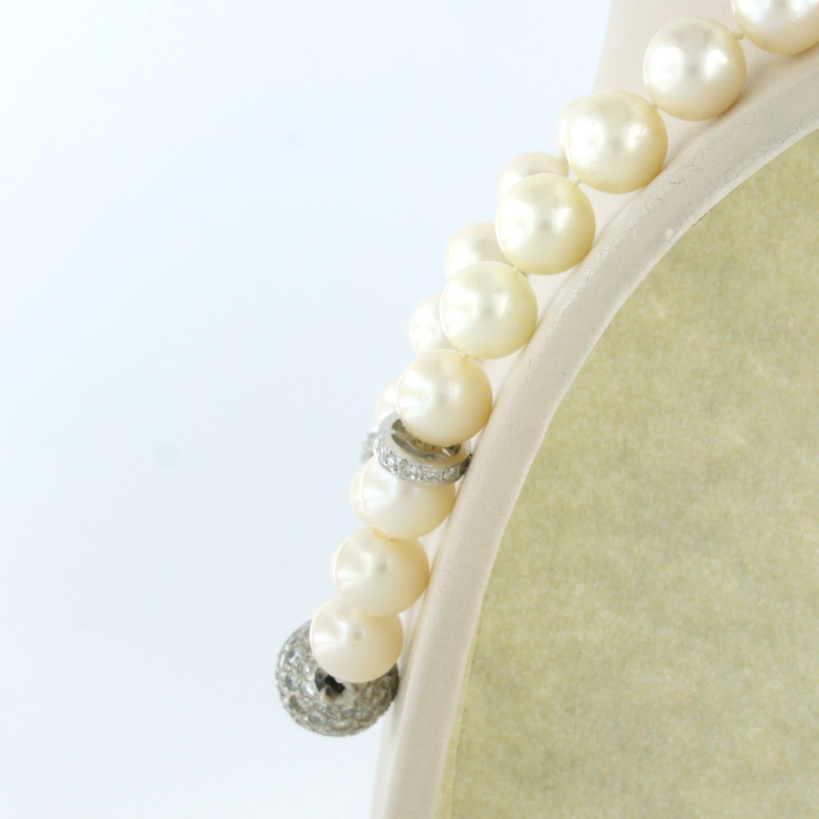 Perlenhalskette mit 18k Goldklammern Brillantschliff Diamant bis zu 2,20ct im Angebot 1