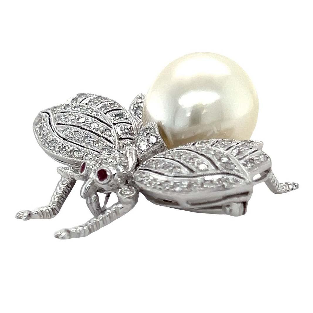 Pearl Bee and Diamond Brooch Pin  In Excellent Condition For Sale In Beverly Hills, CA