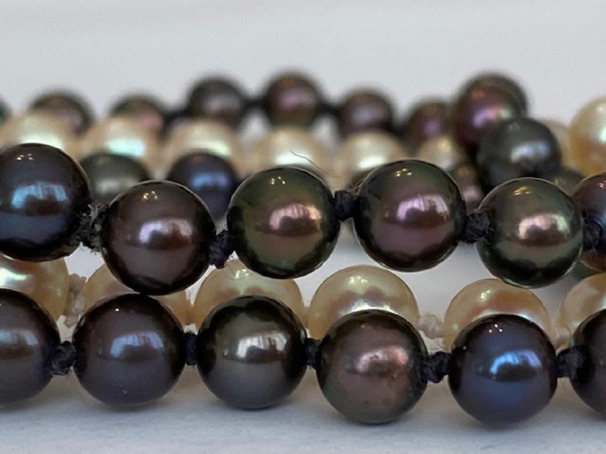 Bracelet de perles Circa 1970 s Perles de culture Fermoir en or en vente 4