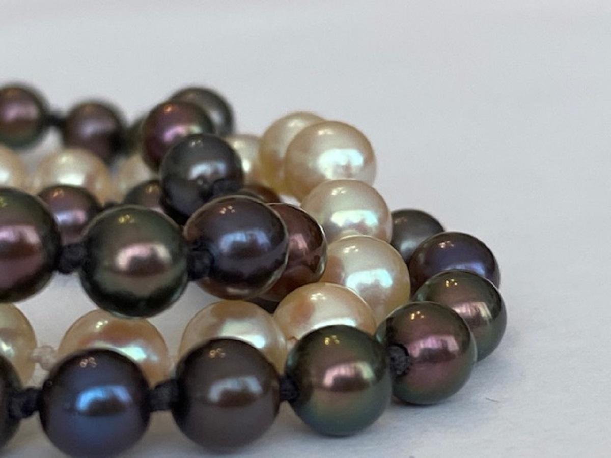 Bracelet de perles Circa 1970 s Perles de culture Fermoir en or en vente 5