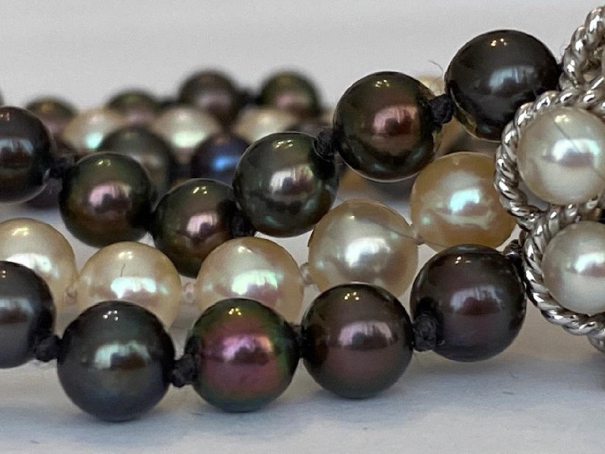 Bracelet de perles Circa 1970 s Perles de culture Fermoir en or en vente 7