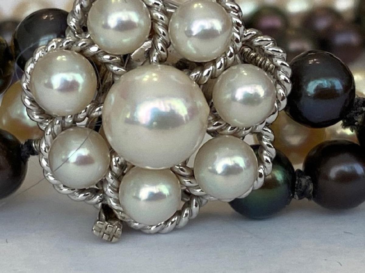Bracelet de perles Circa 1970 s Perles de culture Fermoir en or en vente 2