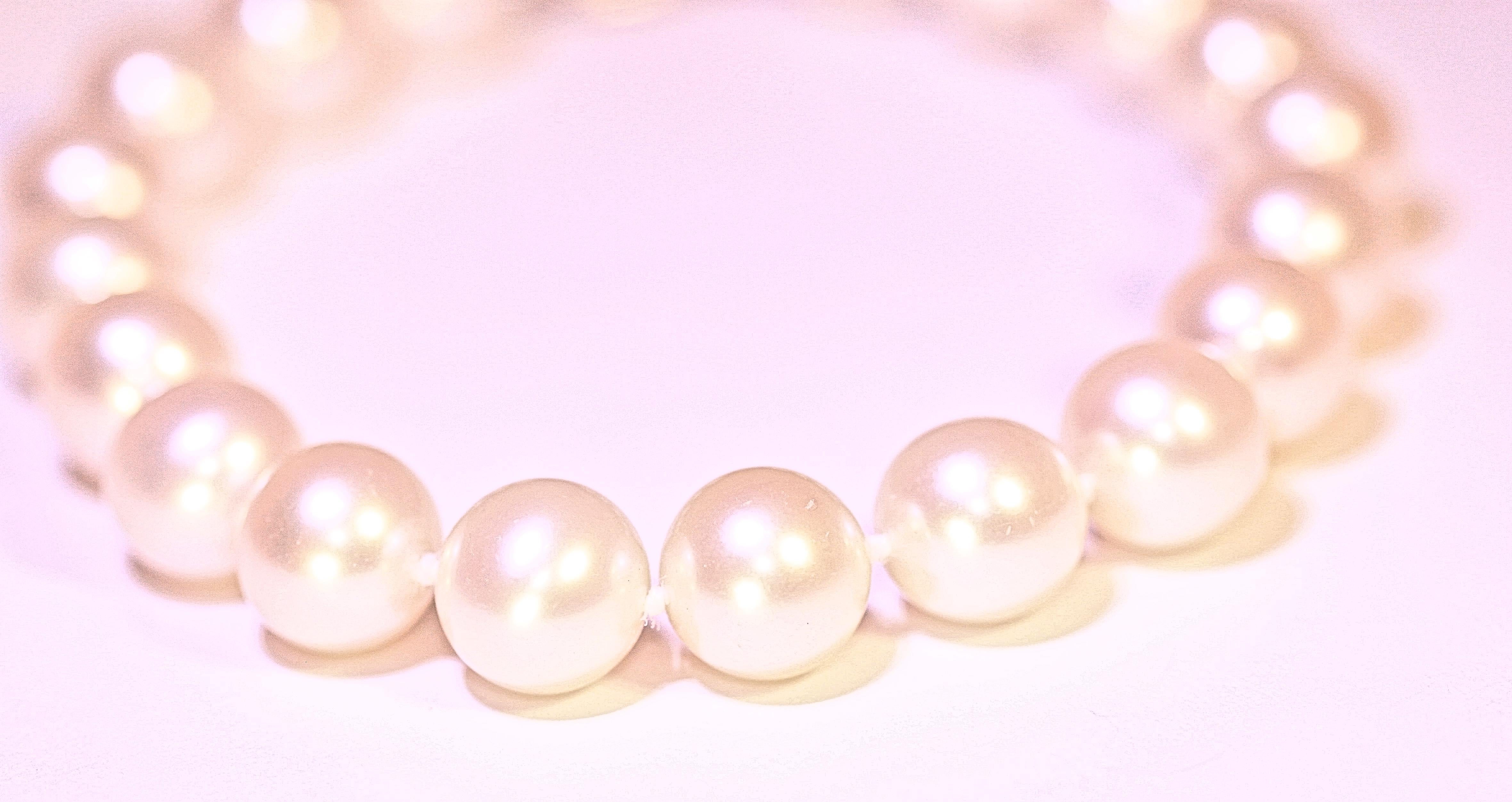 Contemporary Pearl Bracelet South Sea Pearls 14 Karat White Gold For Sale