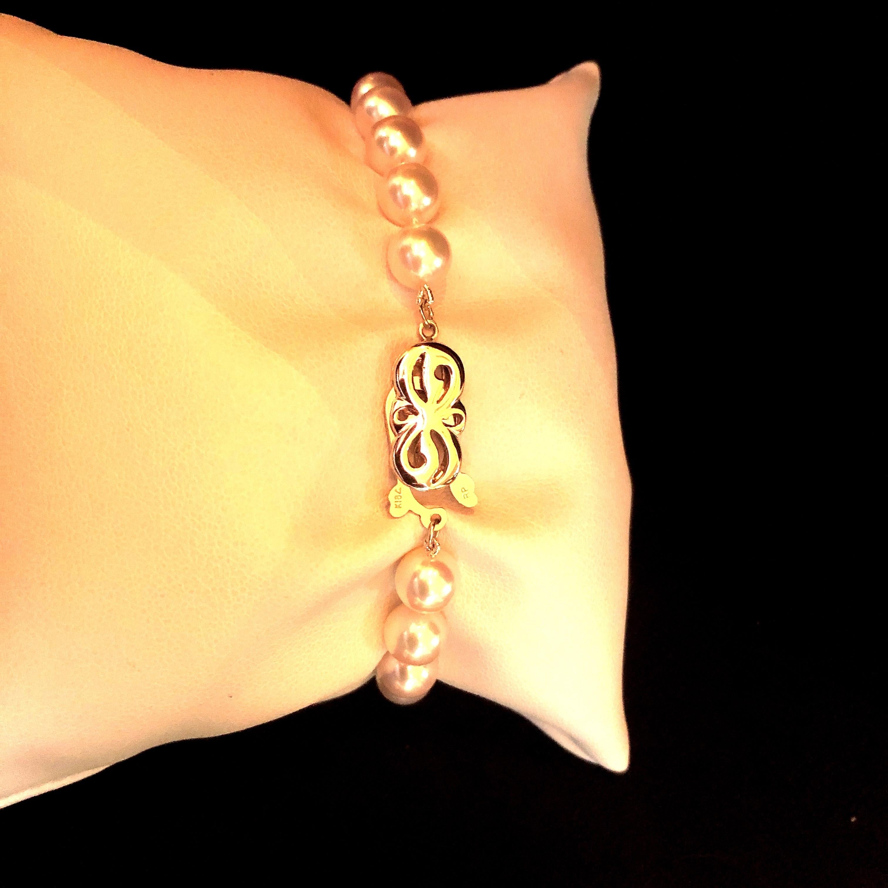 7 inch cultured pearl bracelet with 7.5mm pearls  
Sterling Silver Clasp
Stamped RP