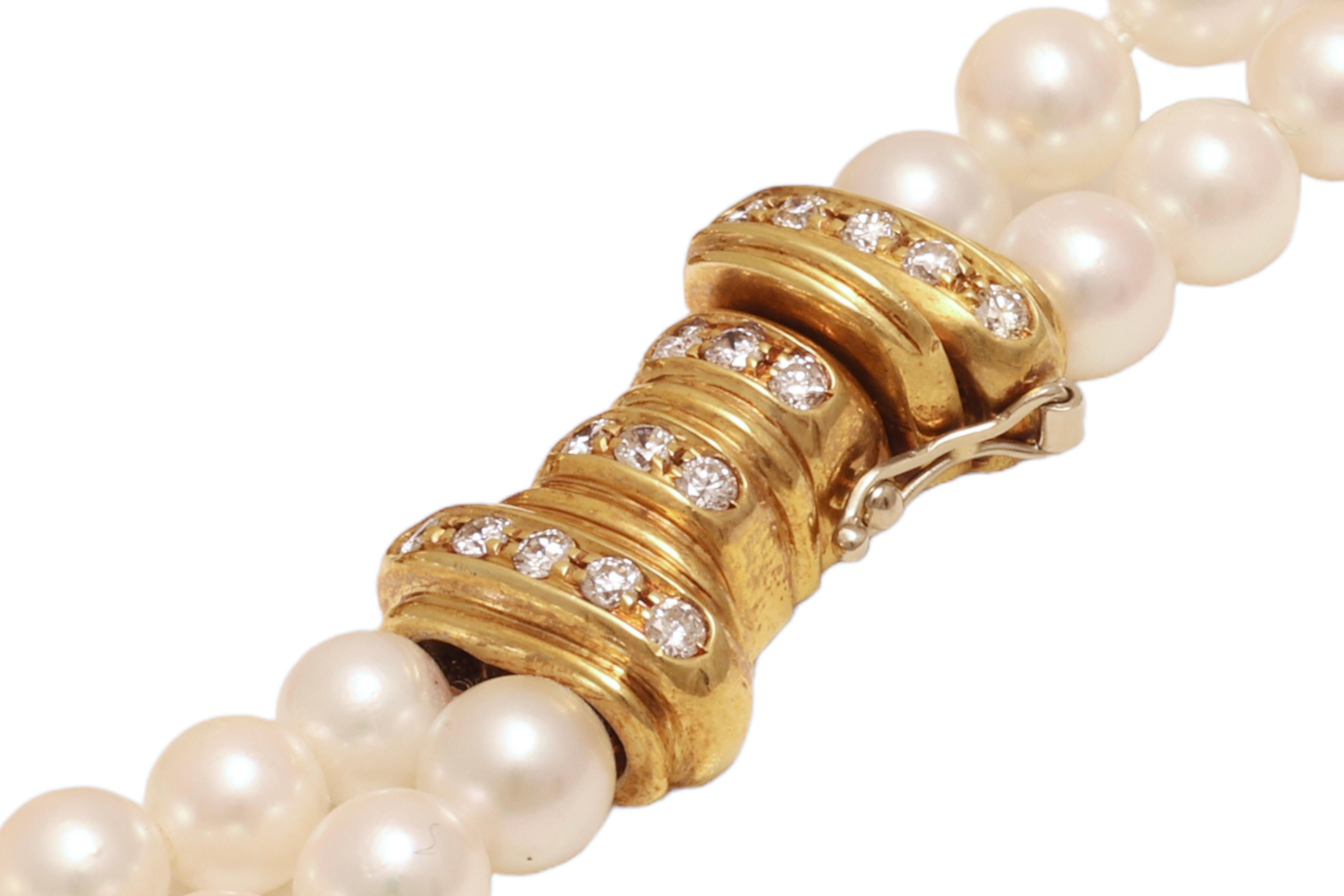 Bracelet de perles en or jaune 18 carats serti de 3,58 carats Diamants, perles et saphirs Excellent état - En vente à Antwerp, BE