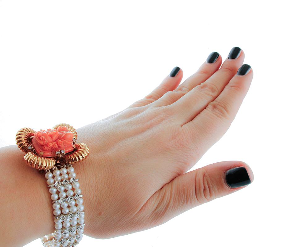 Women's Pearl Bracelet with Gold and Coral Closure For Sale