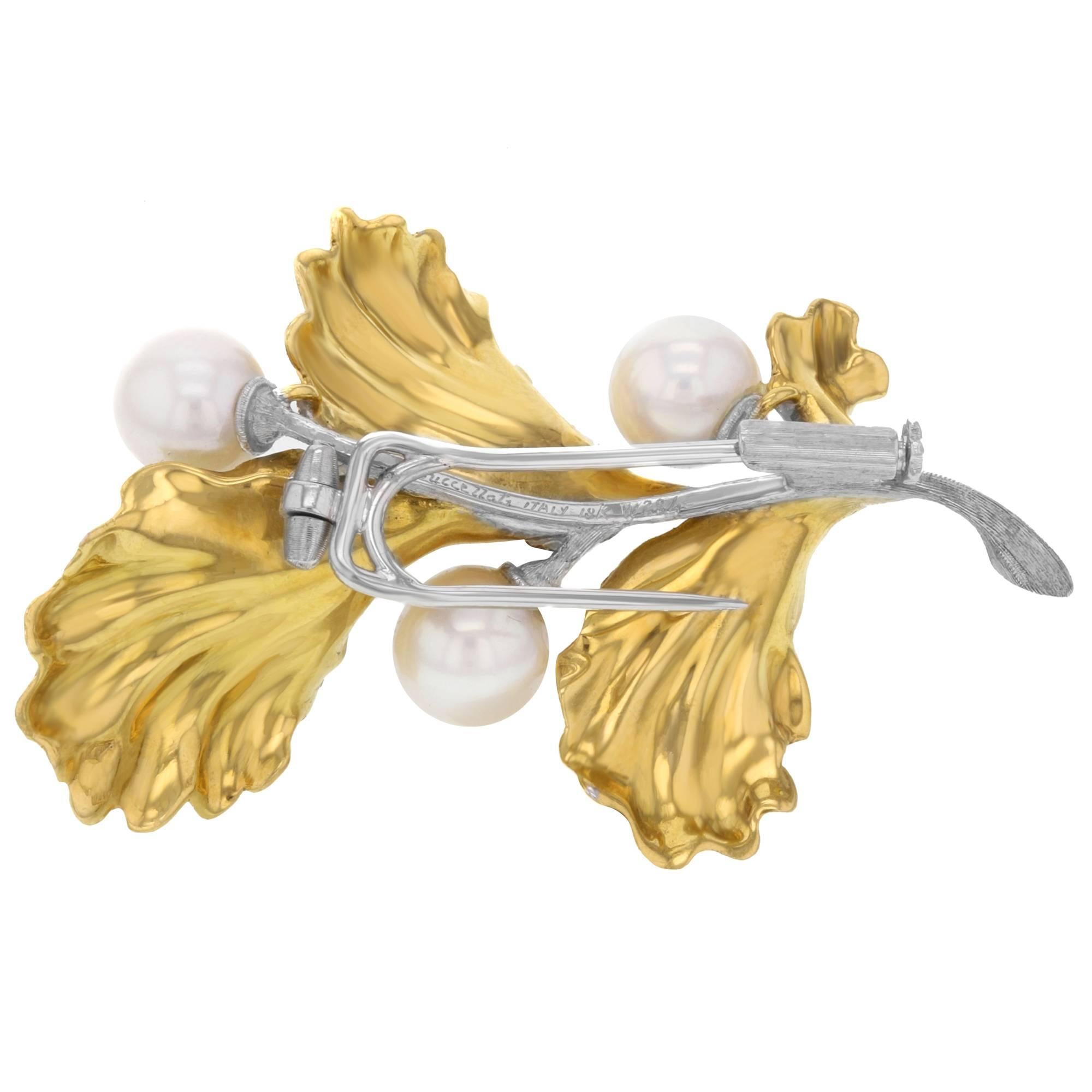 An exceptional, twentieth century pearl and yellow gold floral brooch by Italian designer. 

Very finely crafted in yellow gold and is sand finished for an extra textured feel. 

Nature and flora are always in fashion wear this pin on a sweater, hat