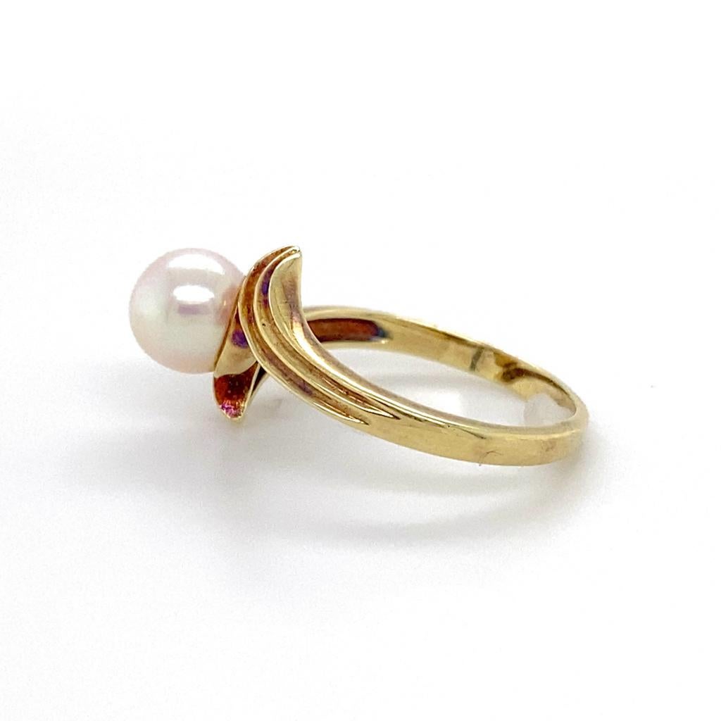 Perlen Bypass Solitär Ring, 14K Gelbgold, Vintage Estate Ring Circa 1960 im Zustand „Hervorragend“ im Angebot in Austin, TX