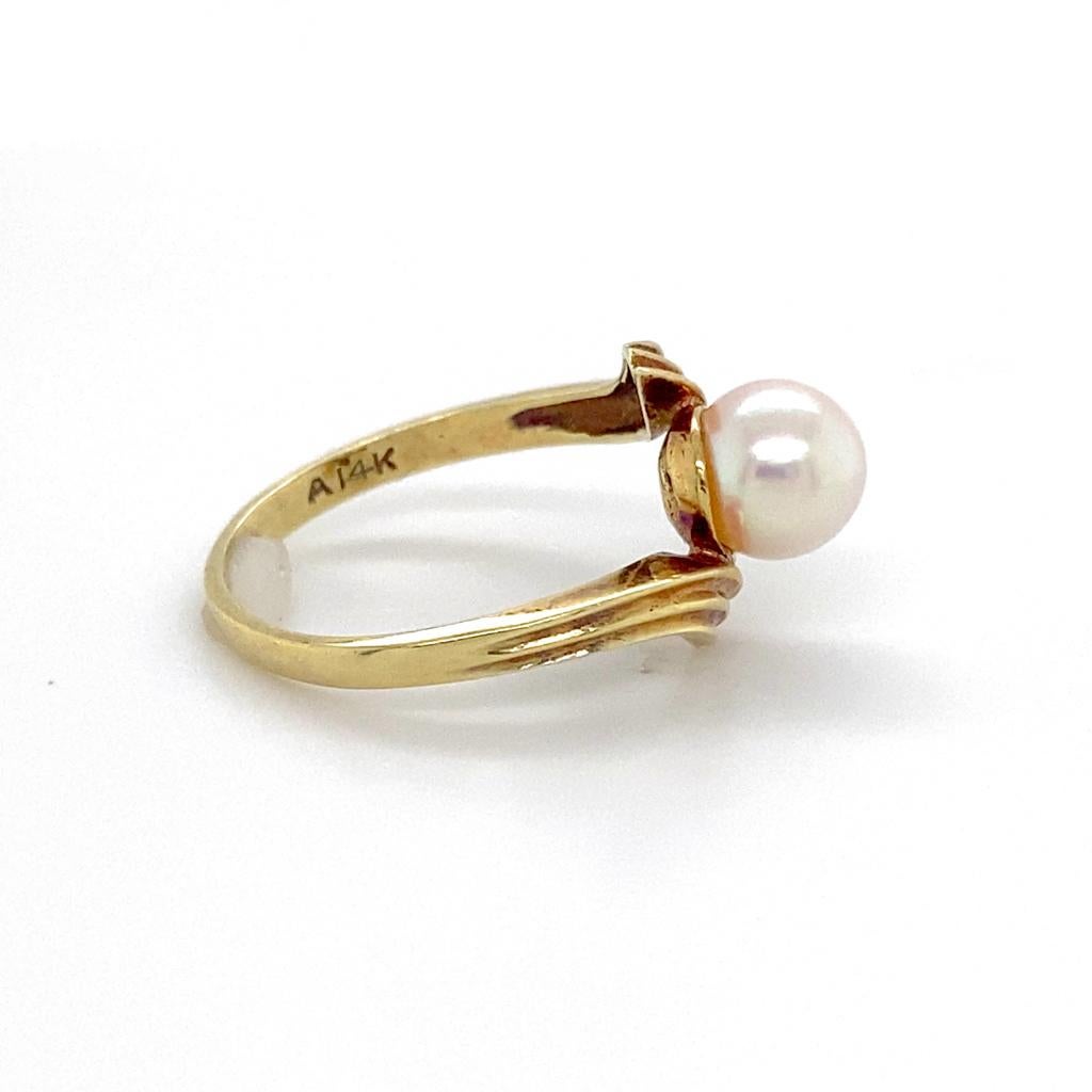 Perlen Bypass Solitär Ring, 14K Gelbgold, Vintage Estate Ring Circa 1960 im Angebot 1