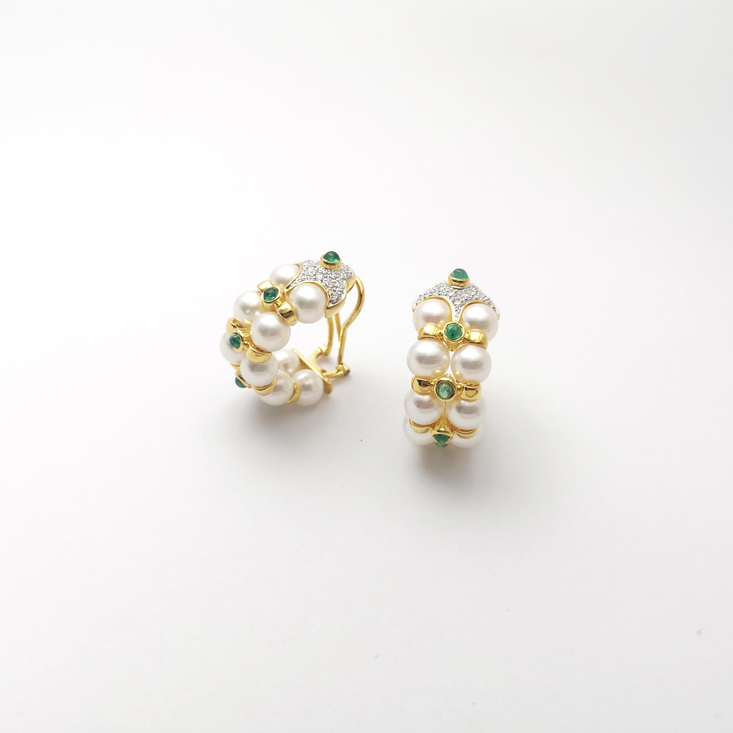 Pendientes de perlas, esmeraldas cabujón y diamantes engastados en oro de 18 quilates Cabujón de pan de azúcar en venta