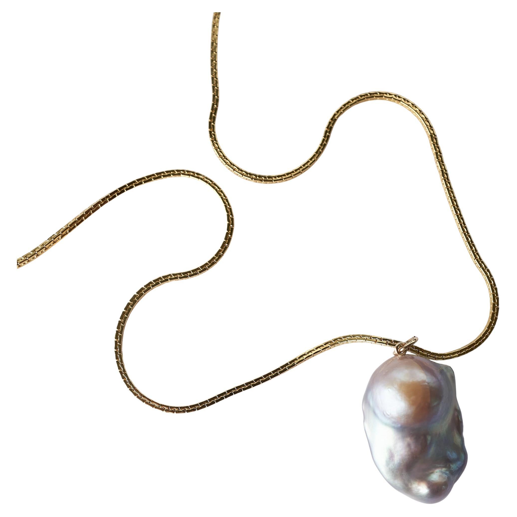 Chaîne collier pendentif J Dauphin en perles et perles