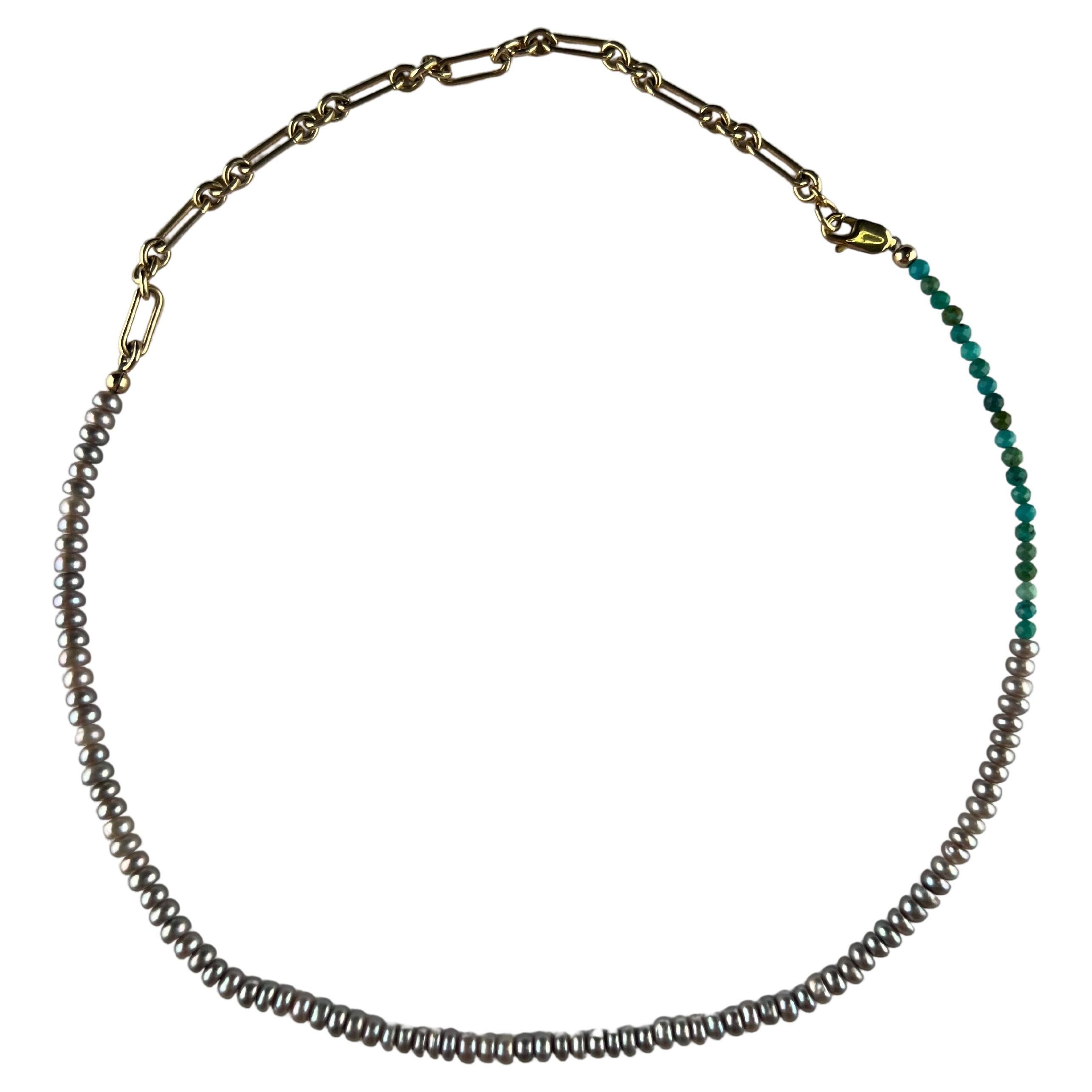 Taglio rotondo Collana con catena di perle e perline turchesi Choker in vendita