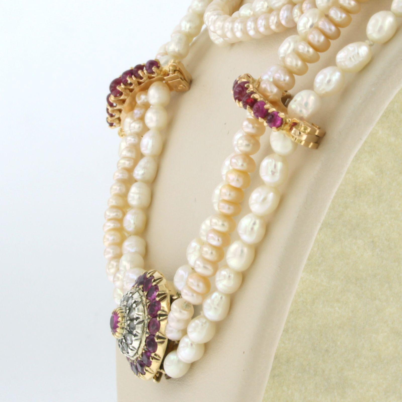 Perlenkette mit Schloss mit Rubin und Diamanten aus 18 Karat Gelbgold und Silber Damen im Angebot