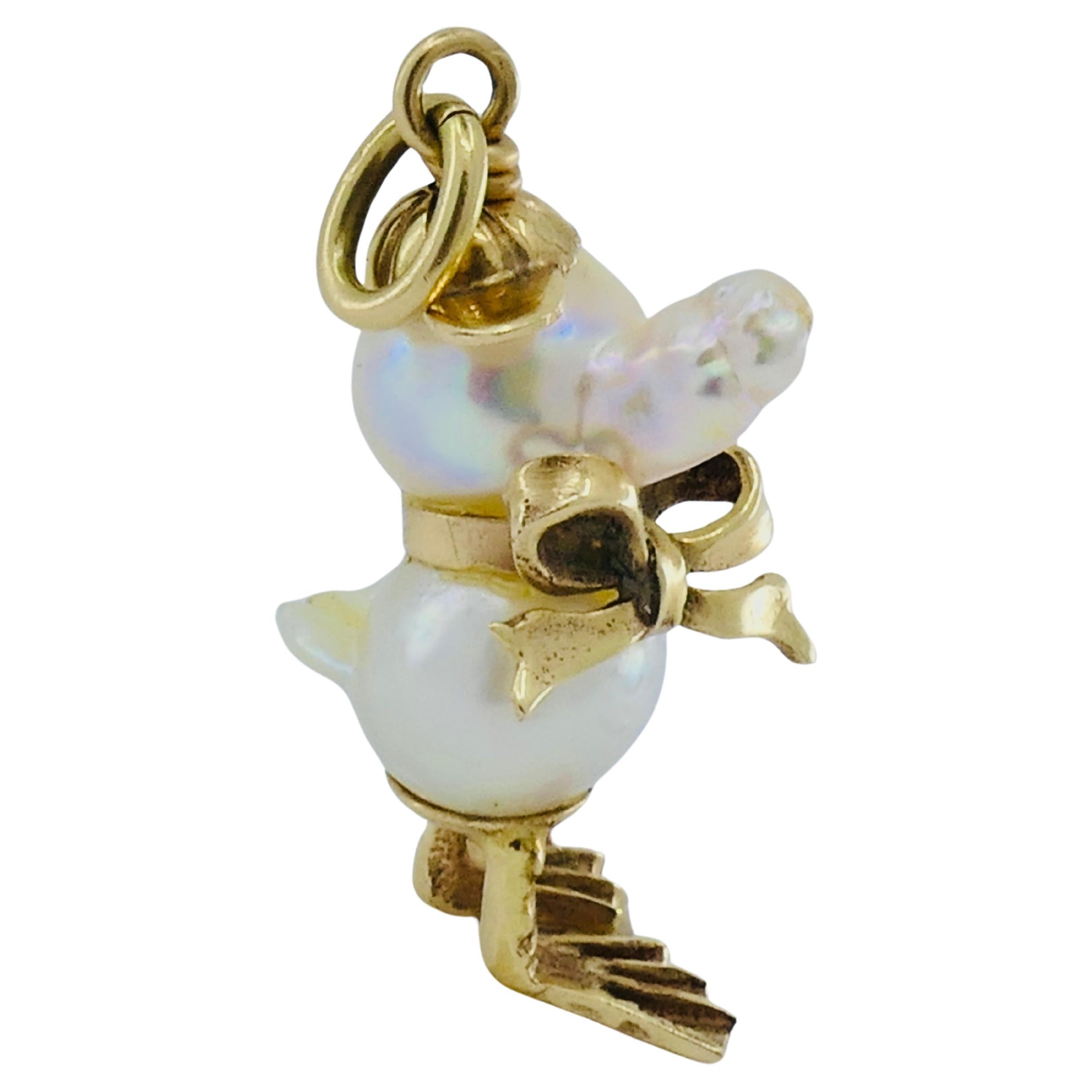 Amuleto Perla Vintage Oro 10k Patito en Bueno estado para la venta en Beverly Hills, CA