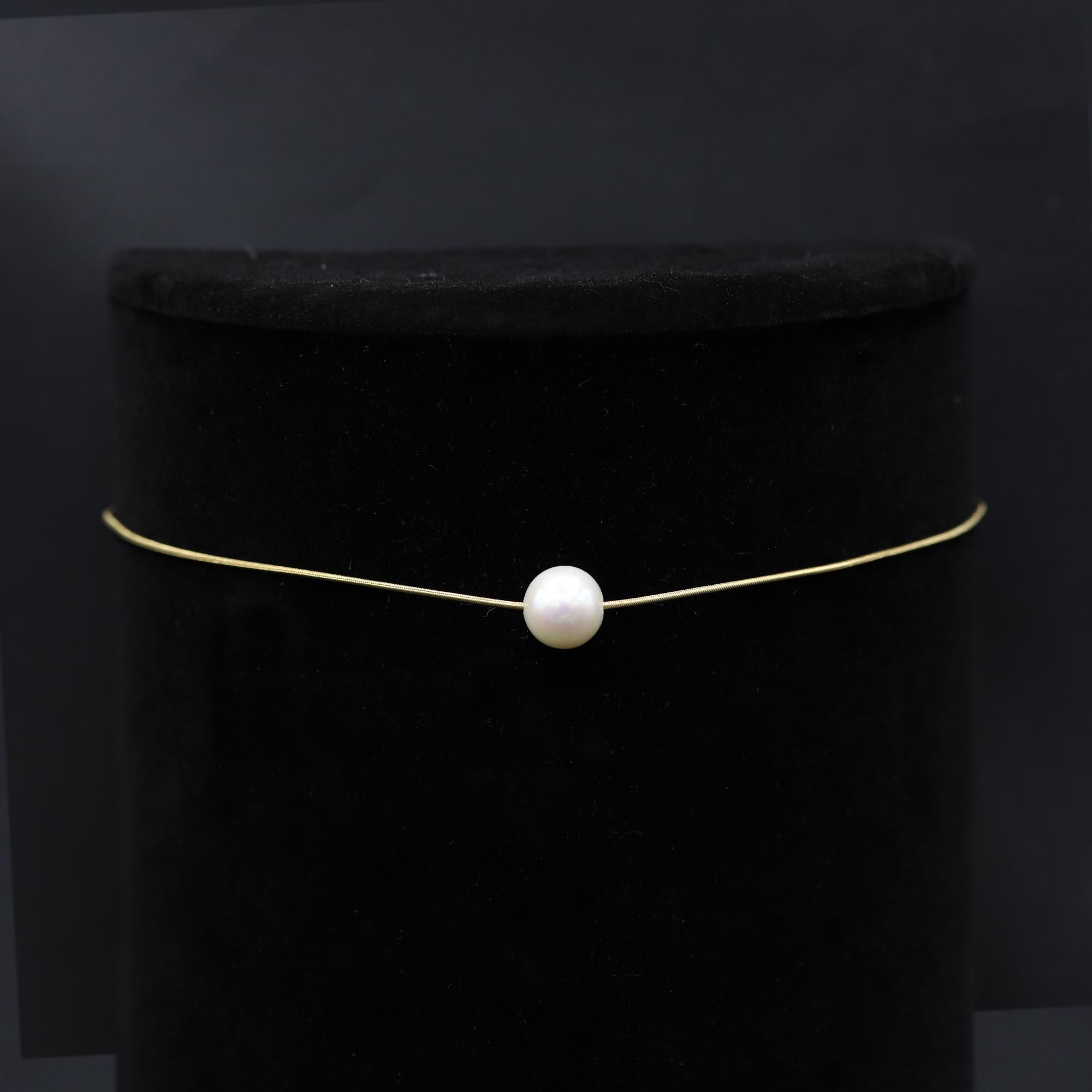 Pearl Choker 18 Karat Yellow Gold Contemporary Gold Choker Pearl Thin Chain In New Condition For Sale In Brooklyn, NY