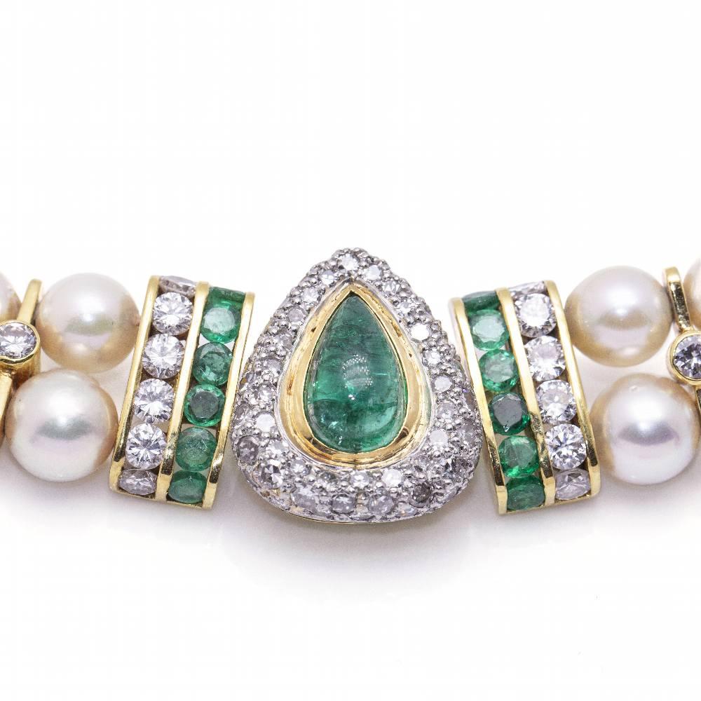 Diamond, Pearls and Emeralds Necklace for woman  277x Brilliant Cut Diamonds with a total weight of 12,20ct. in G/Vs quality  68x Cultured Pearls of 7,5mm diameter  51x Colombian Emeralds with a total weight of 8,60ct  18kt Yellow Gold  109,80