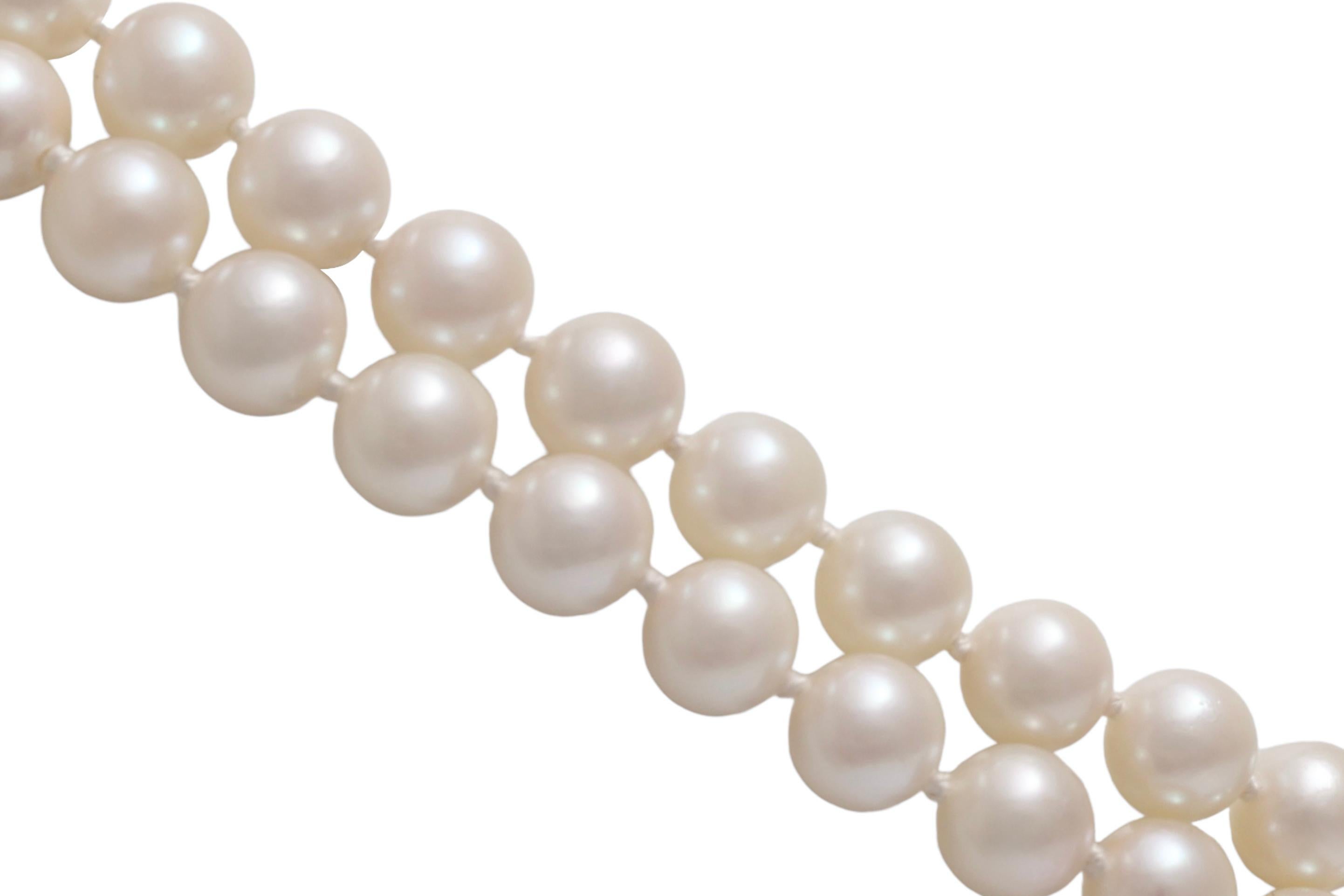 Collana a girocollo di perle con 18 kt. Serratura a forma di fiocco in oro con diamanti in vendita 4