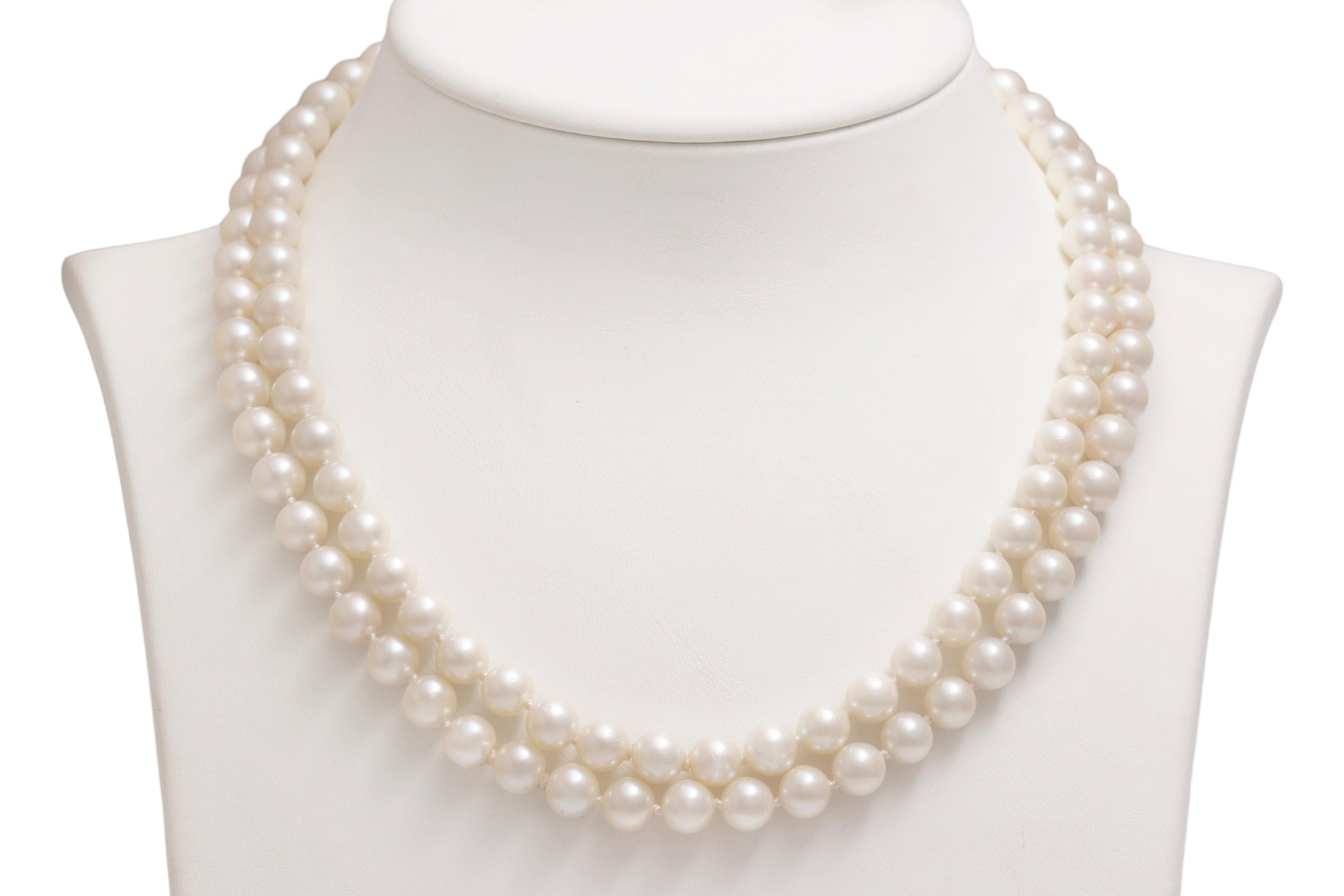 Gorgeous Culture Pearl Choker Necklace With 18 kt. Gold Bow Shape Lock With Diamonds

Pearls: 102 Culture pearls every pearl has a diameter of approx. 7.2 mm

Diamonds: Brilliant cut diamonds together approx. 0.15 ct. 

Material: 18 kt. White and
