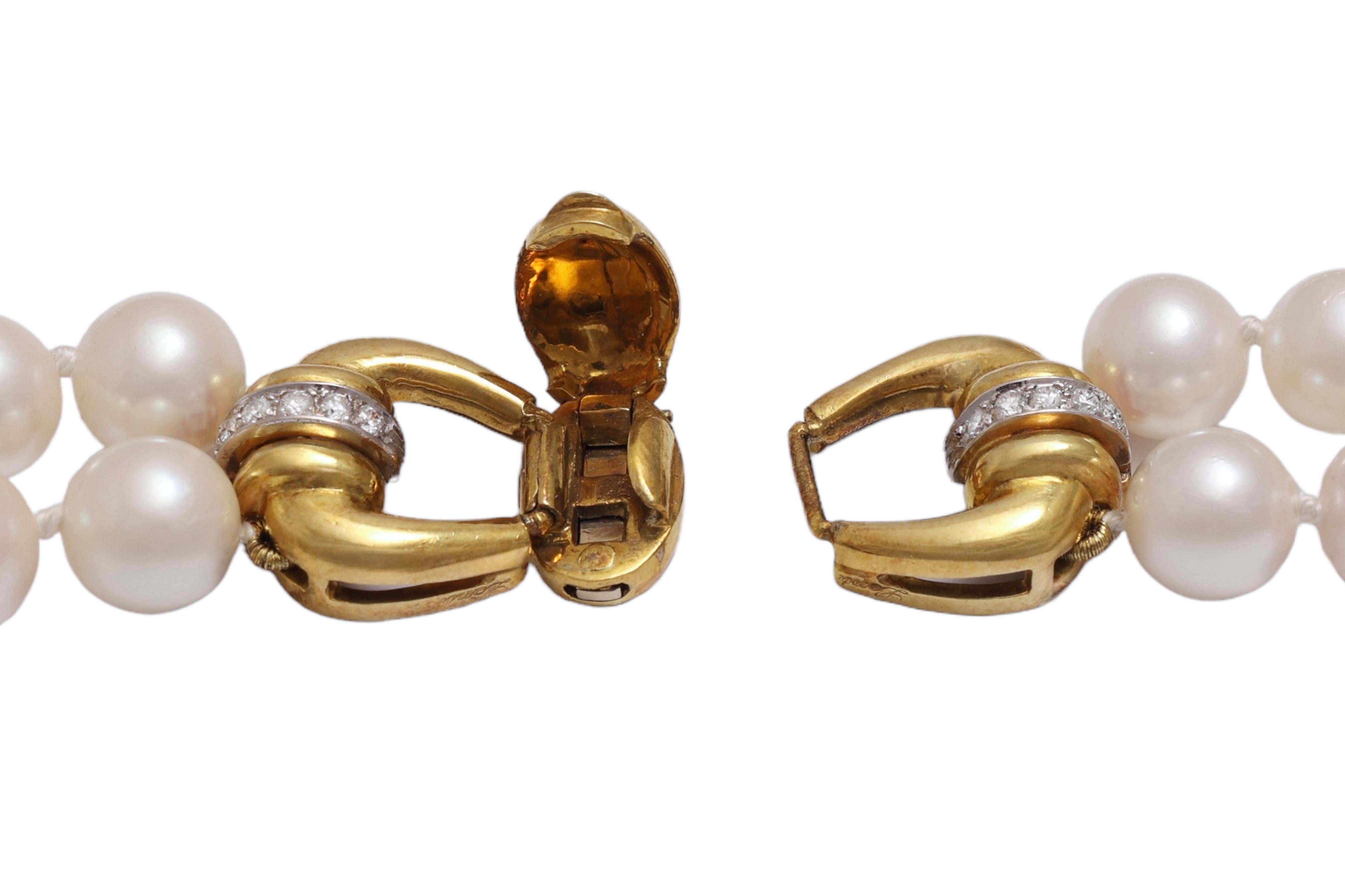 Collana a girocollo di perle con 18 kt. Serratura a forma di fiocco in oro con diamanti in vendita 2