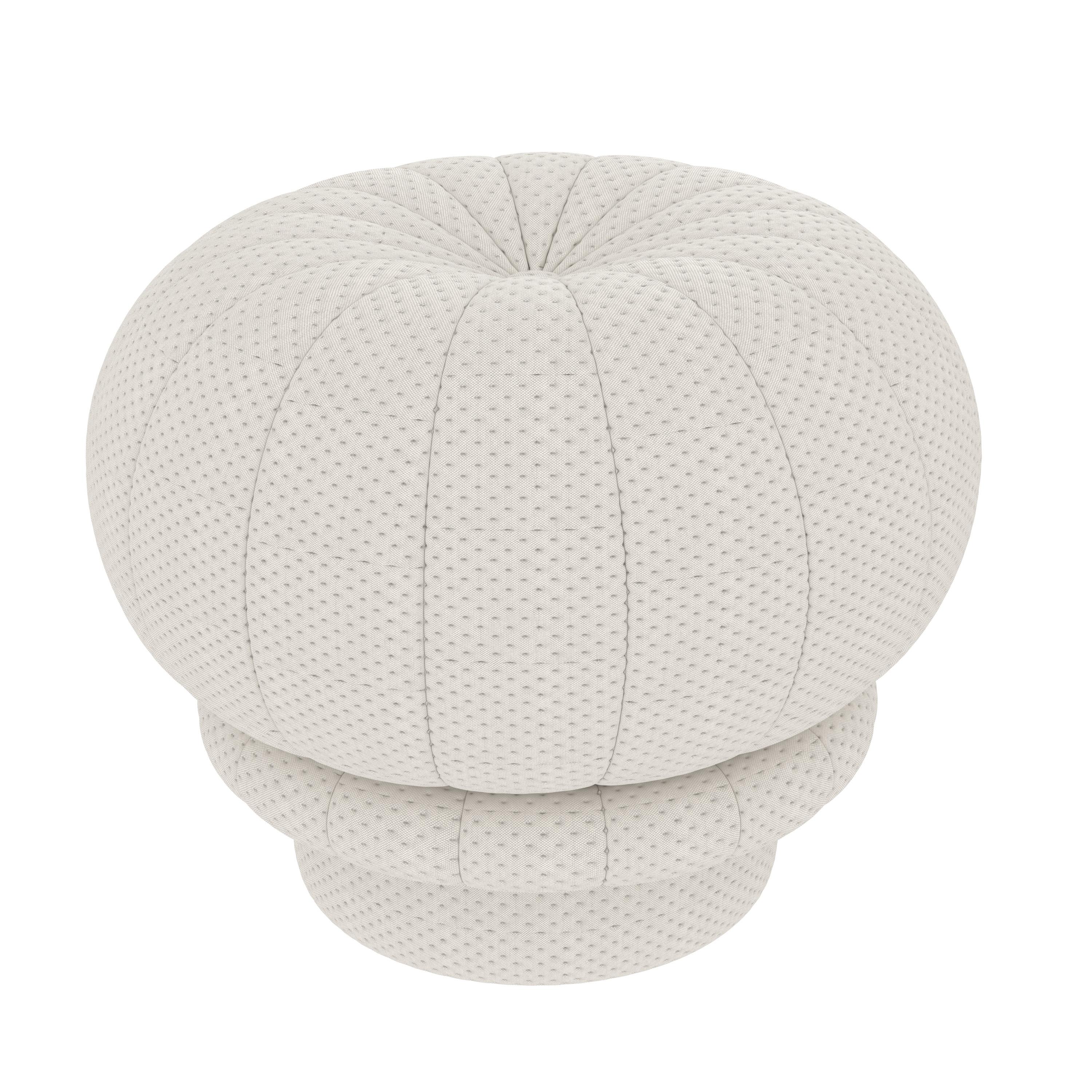 Pouf Claudie par HARTO
Dimensions : L 55 x P 55 x H 46 cm : L 55 x P 55 x H 46 cm. 
MATERIAL : 88% polyester, 12% polyester recyclé, bois massif, contreplaqué.
Poids : 7.4 kg

Le pouf Claudie est rond, dodu, joufflu, il invite au confort et complète