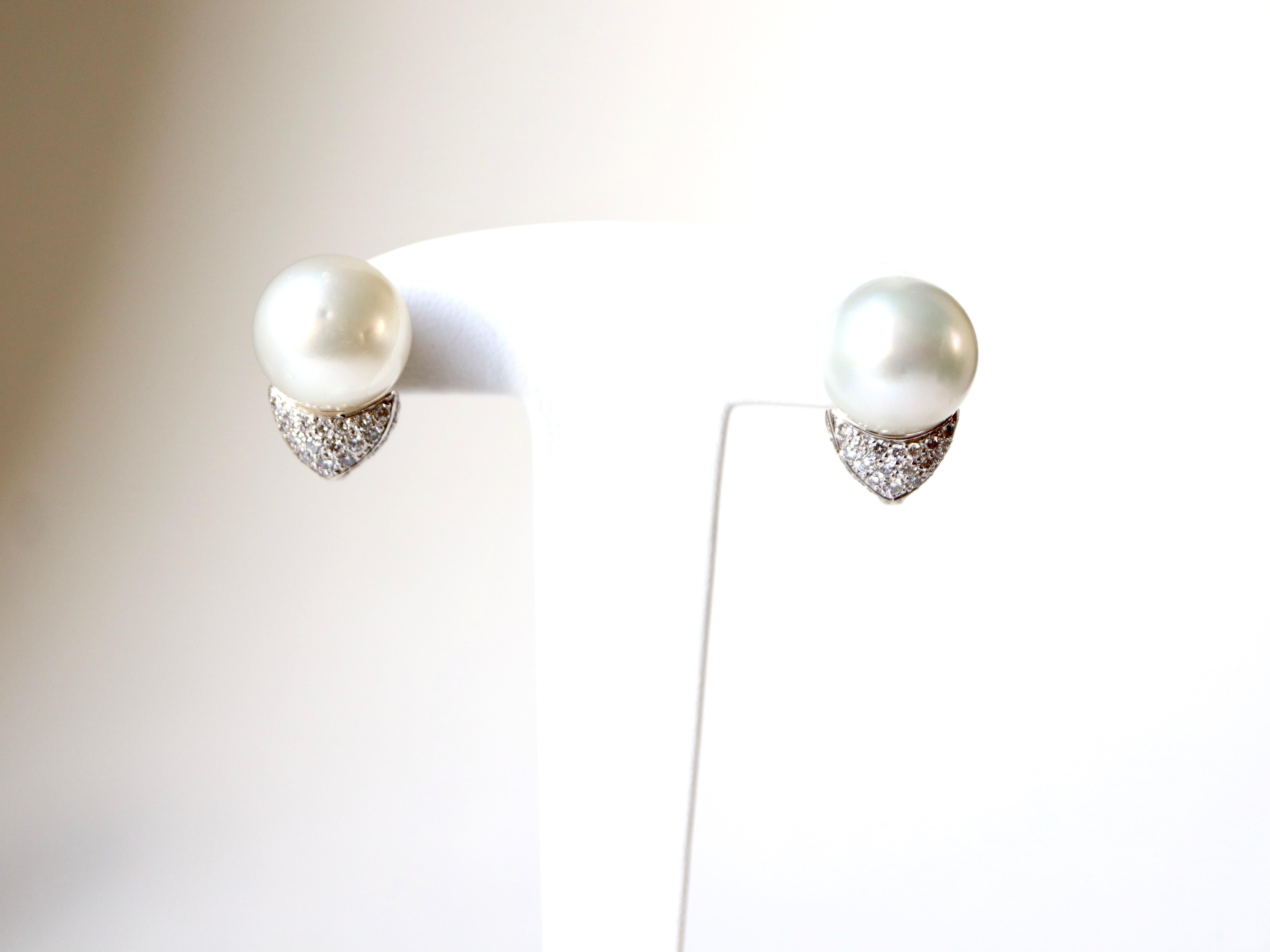 Pearl Clip Earrings 18 Carat White Gold Set with 0.7 Carat of Diamonds For Sale 2