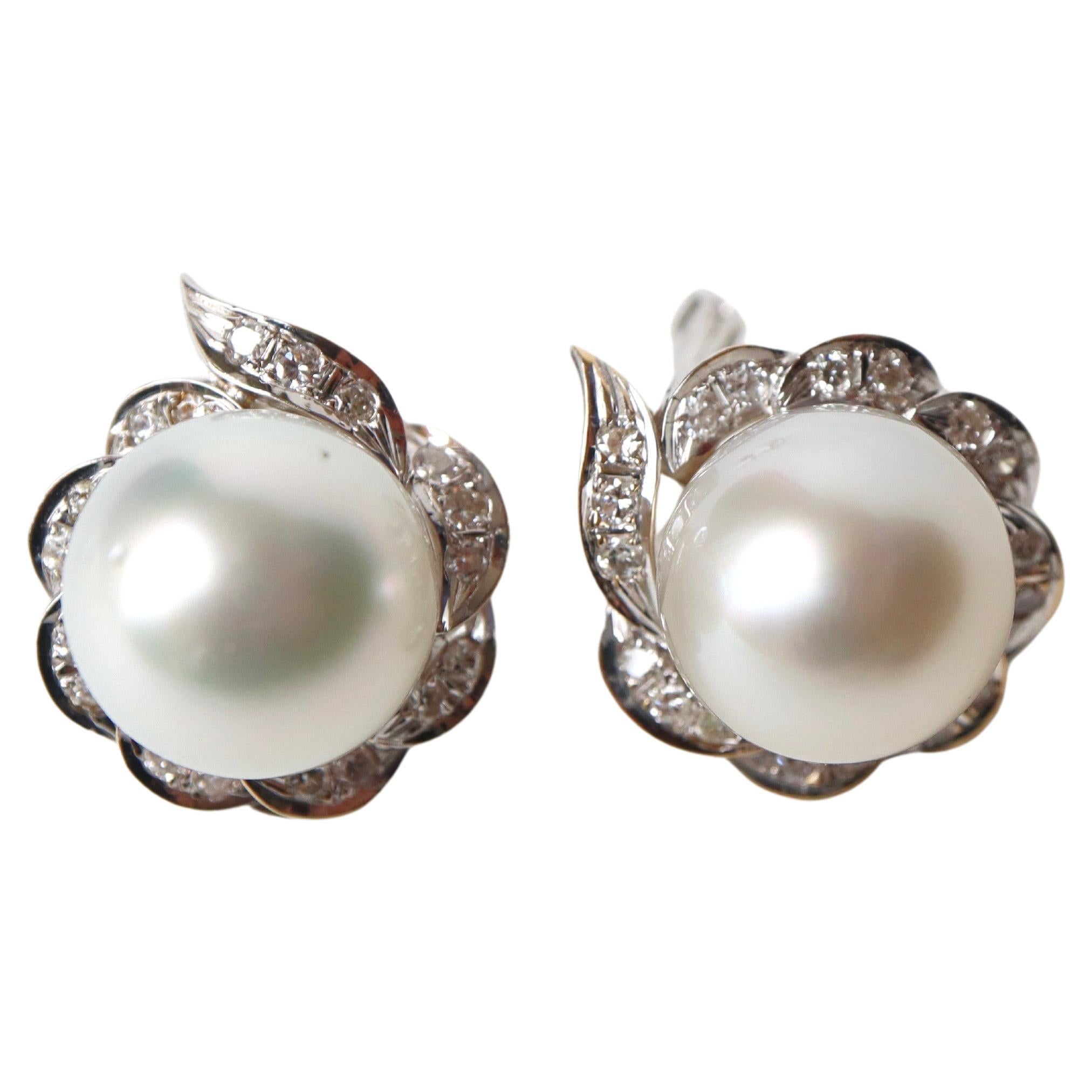 Pearl Clip Earrings 18 Carat White Gold Set with Diamonds circa 1960 For Sale