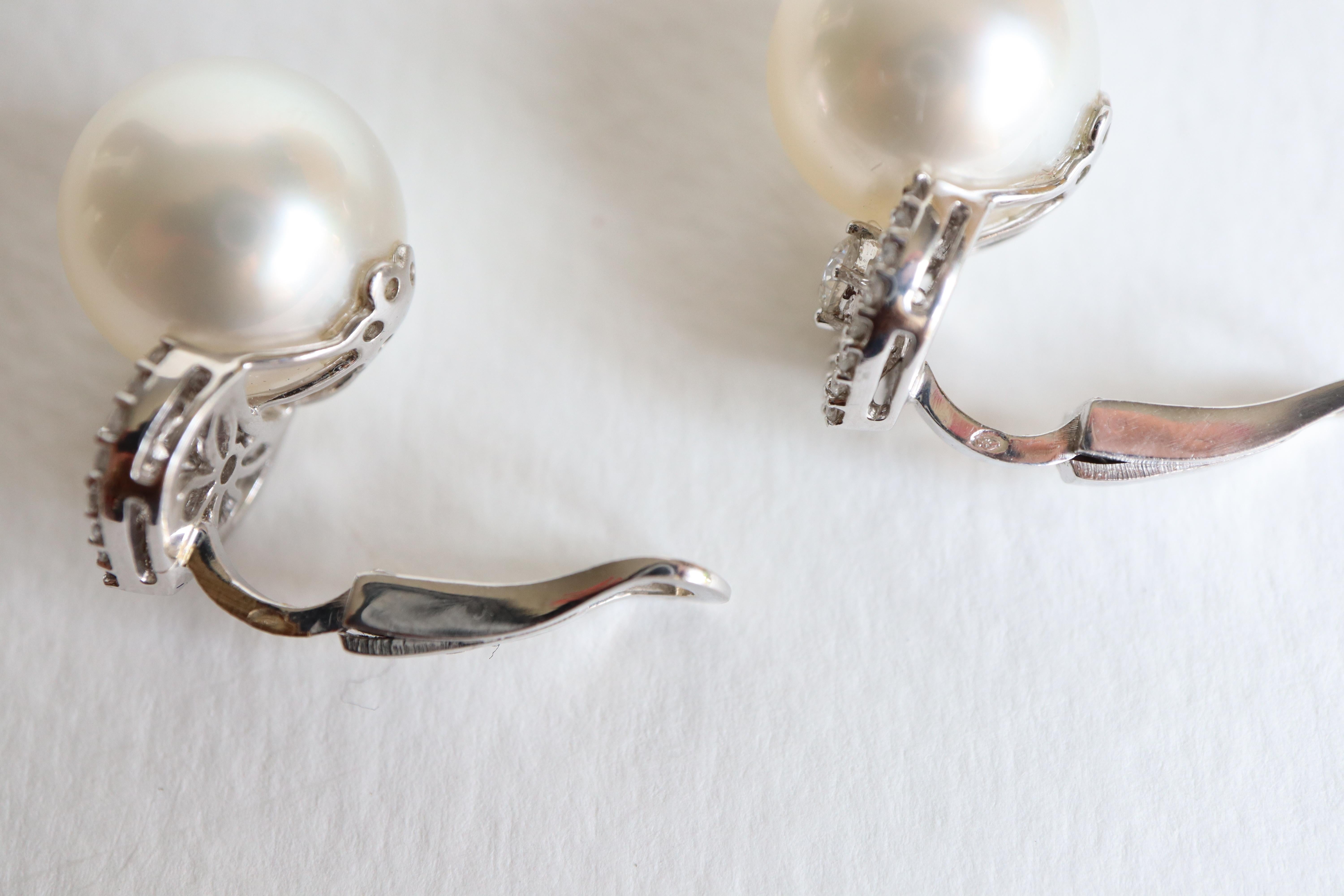 Perlen-Clip-Ohrringe aus 18 Karat Weißgold mit Diamanten besetzt (Romantik) im Angebot