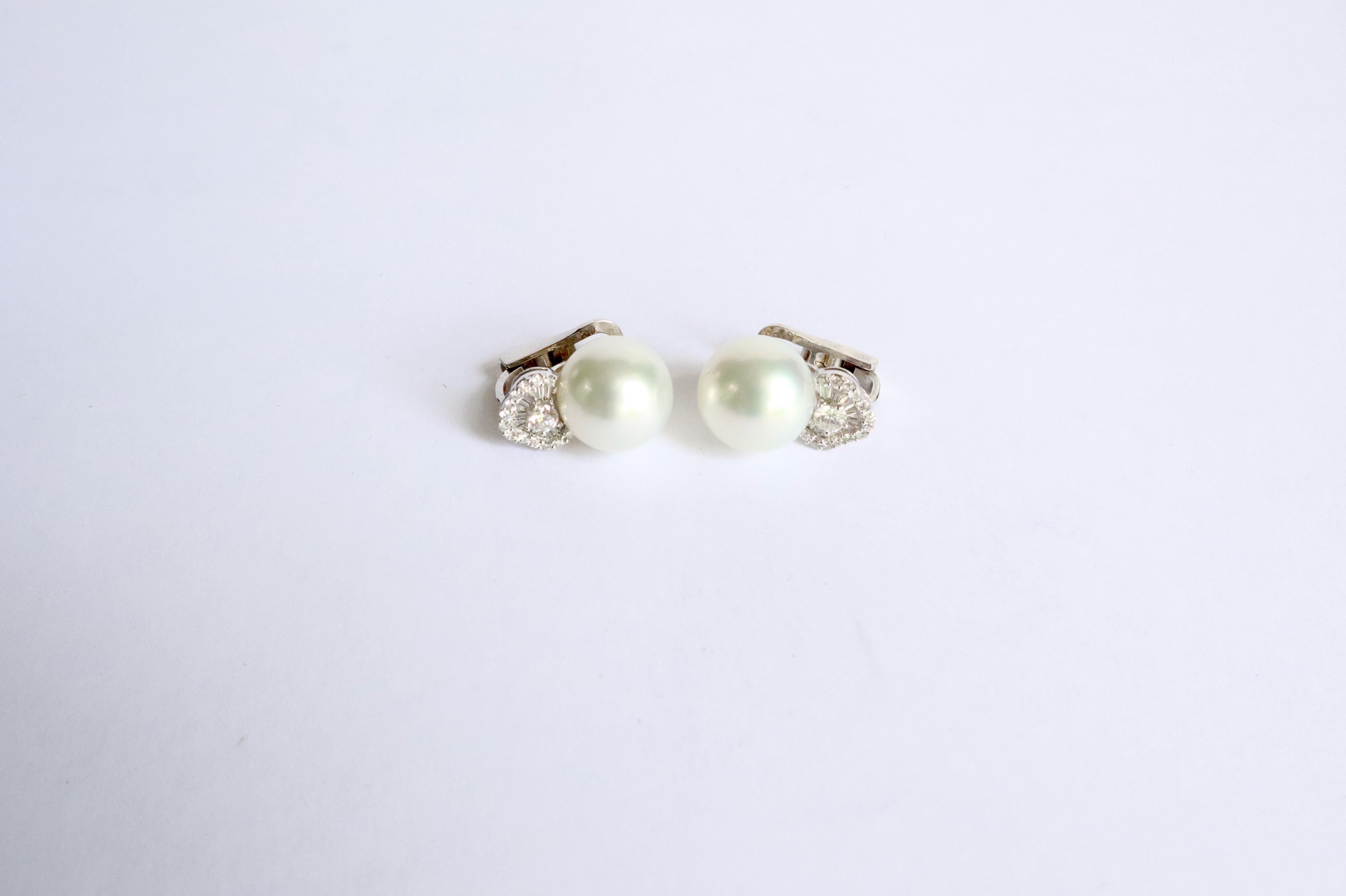 Perlen-Clip-Ohrringe aus 18 Karat Weißgold mit Diamanten besetzt (Brillantschliff) im Angebot